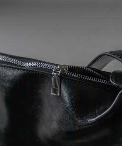 【 ２color 】ヴィンテージフェイクレザースクエアショルダーバッグ ／ vintage fake leather square shoulder bag