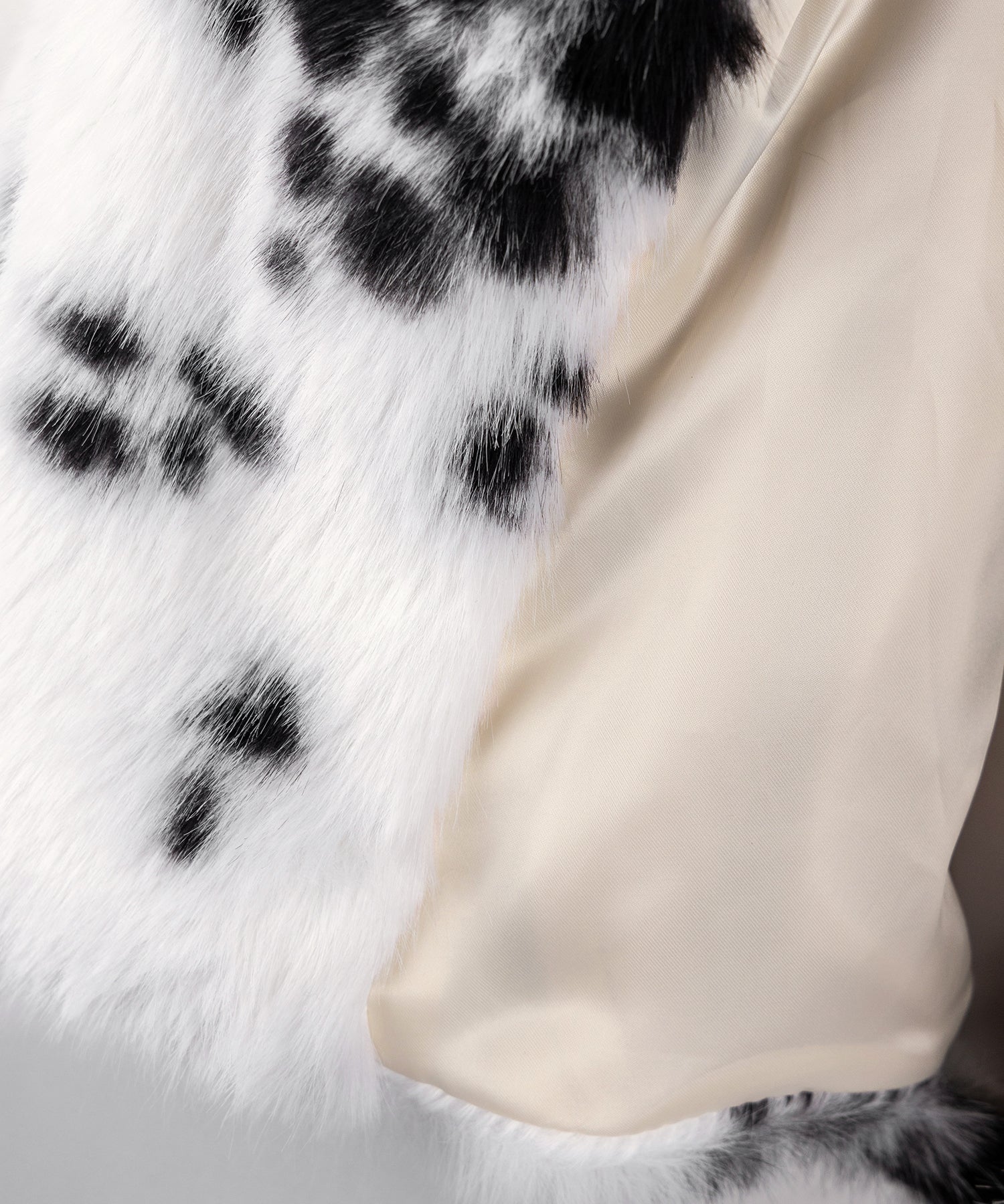 【 限定先行販売 】カウミドルフェイクファコート ／ cow middle fakefur coat