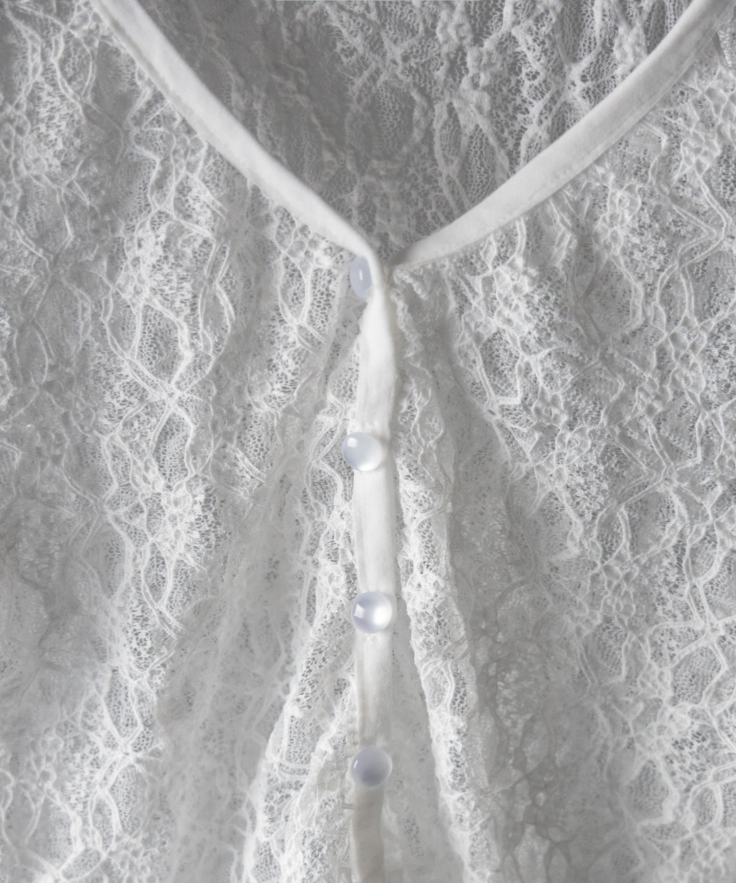【 ２color 】フロントボタンショートレースカーディガン ／ front button short lace cardigan