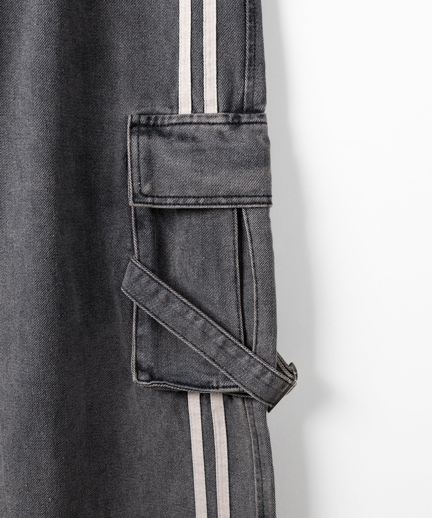 サイドラインストレートカーゴデニムパンツ ／ sideline straight cargo denim pants