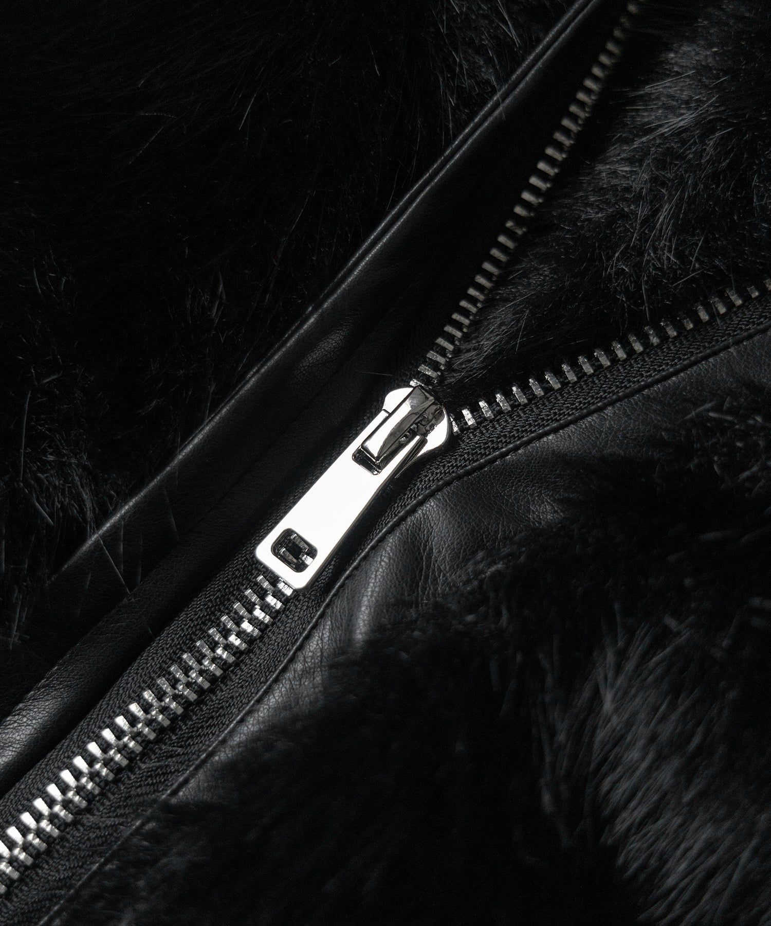 【 ２WAY 】ジップアップレザードッキングフェイクファーコート ／ zip up leather docking fake fur coat