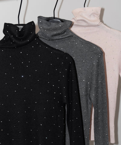 ラインストーンタートルニットトップス ／ Rhinestone turtleneck knit tops