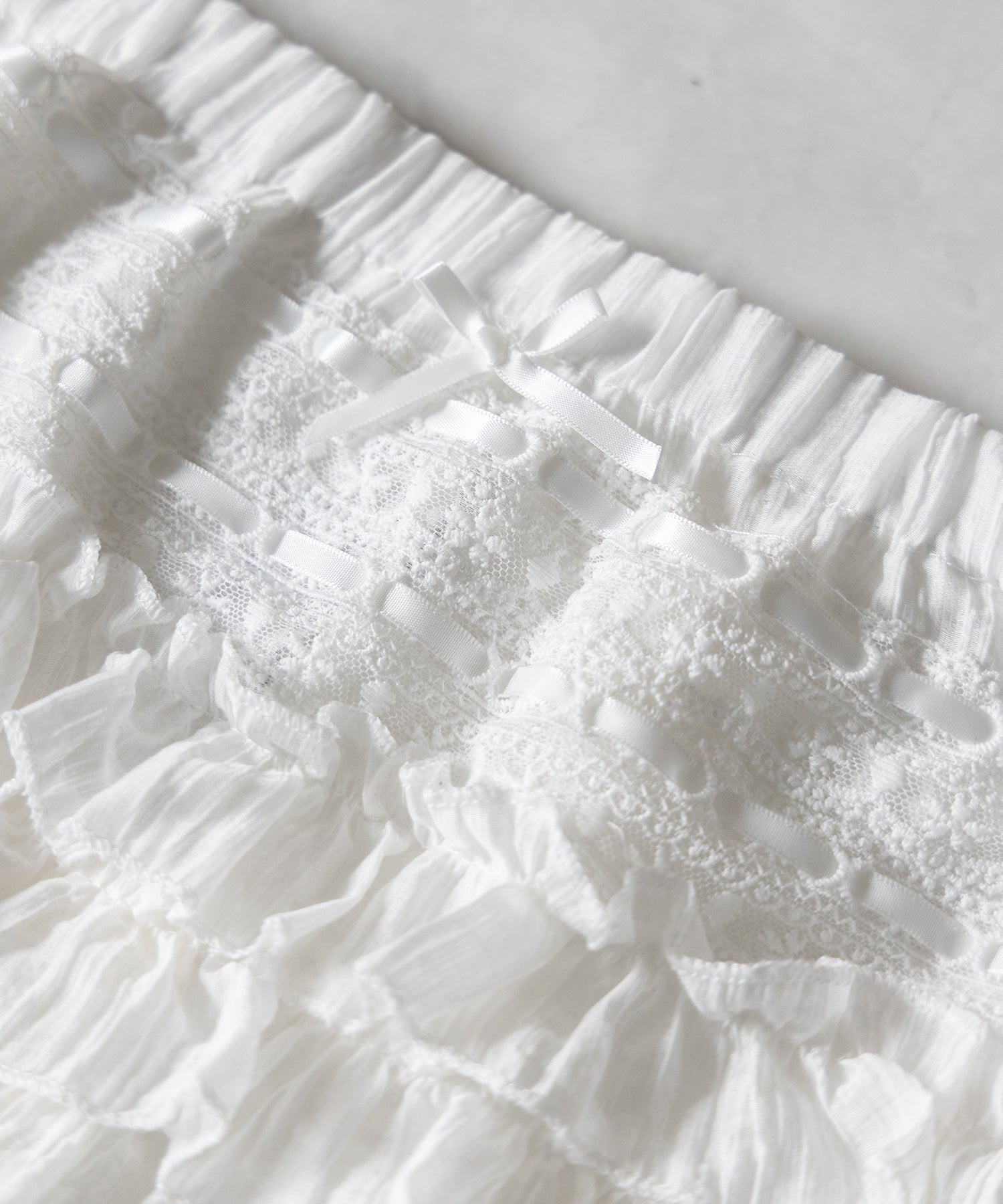 シアーフリルレースショートパンツ ／ Sheer frill lace shorts