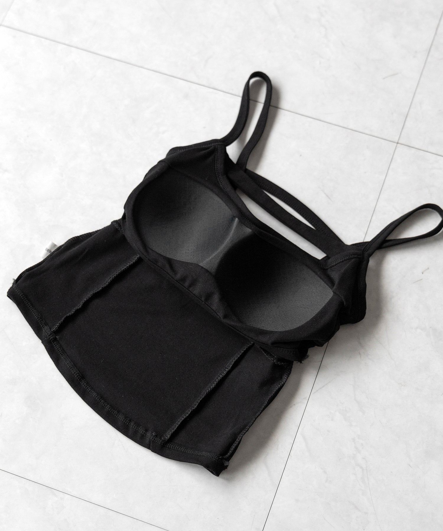 【 ３color ／ カップ付き 】胸開きカットアウトデザインスリムキャミソール ／ chest open cutout design slim camisole