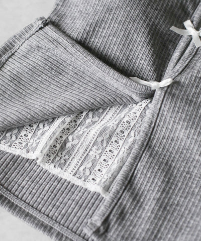 フロントリボンレースレイヤードリブキャミソール ／Front ribbon lace layered ribbed camisole