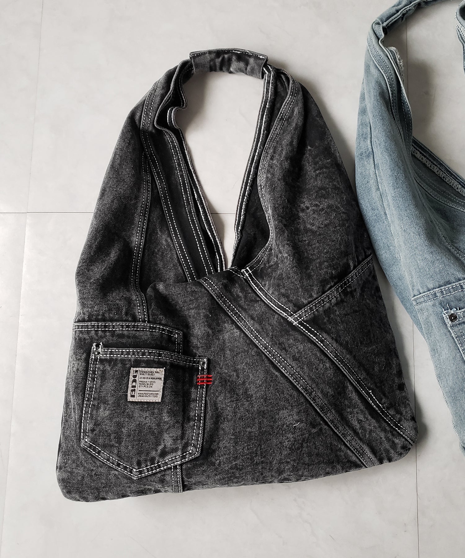 【 ２color 】リメイクウォッシュトライアングルデニムショルダーバッグ ／ remade wash triangle denim shoulder bag