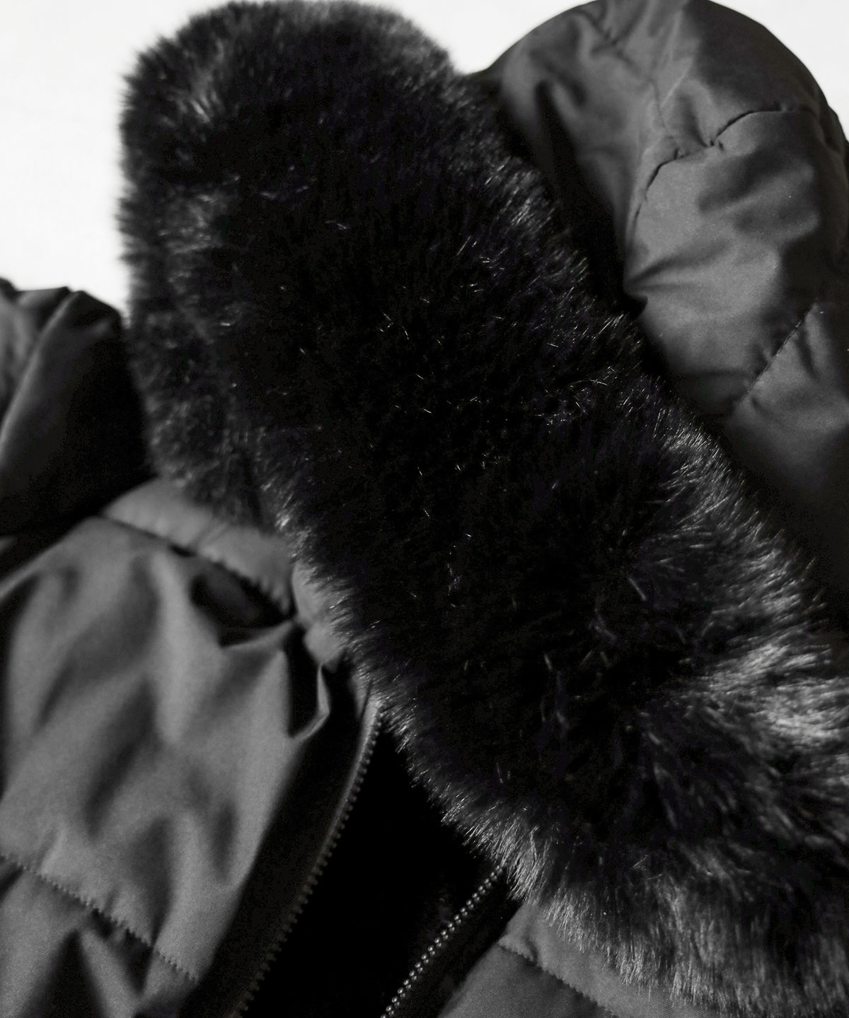 フェイクファーフード中綿ショートジャケット ／ fake fur hoodie fake down short jacket