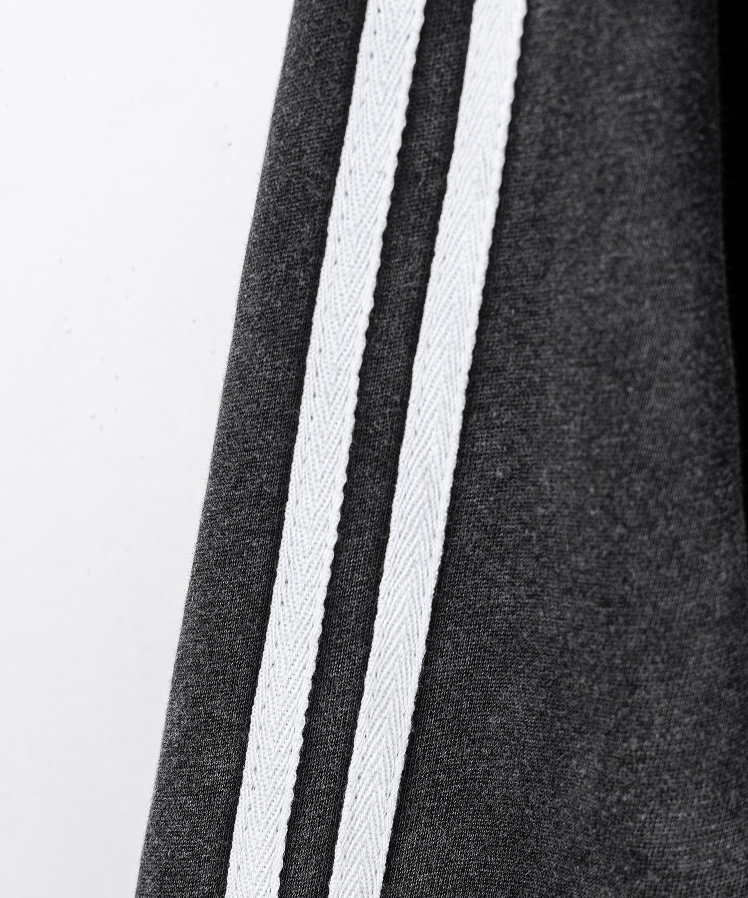 ピグメントヴィンテージ加工サイドラインジップアップパーカー ／ Pigment vintage side line zip-up hoodie