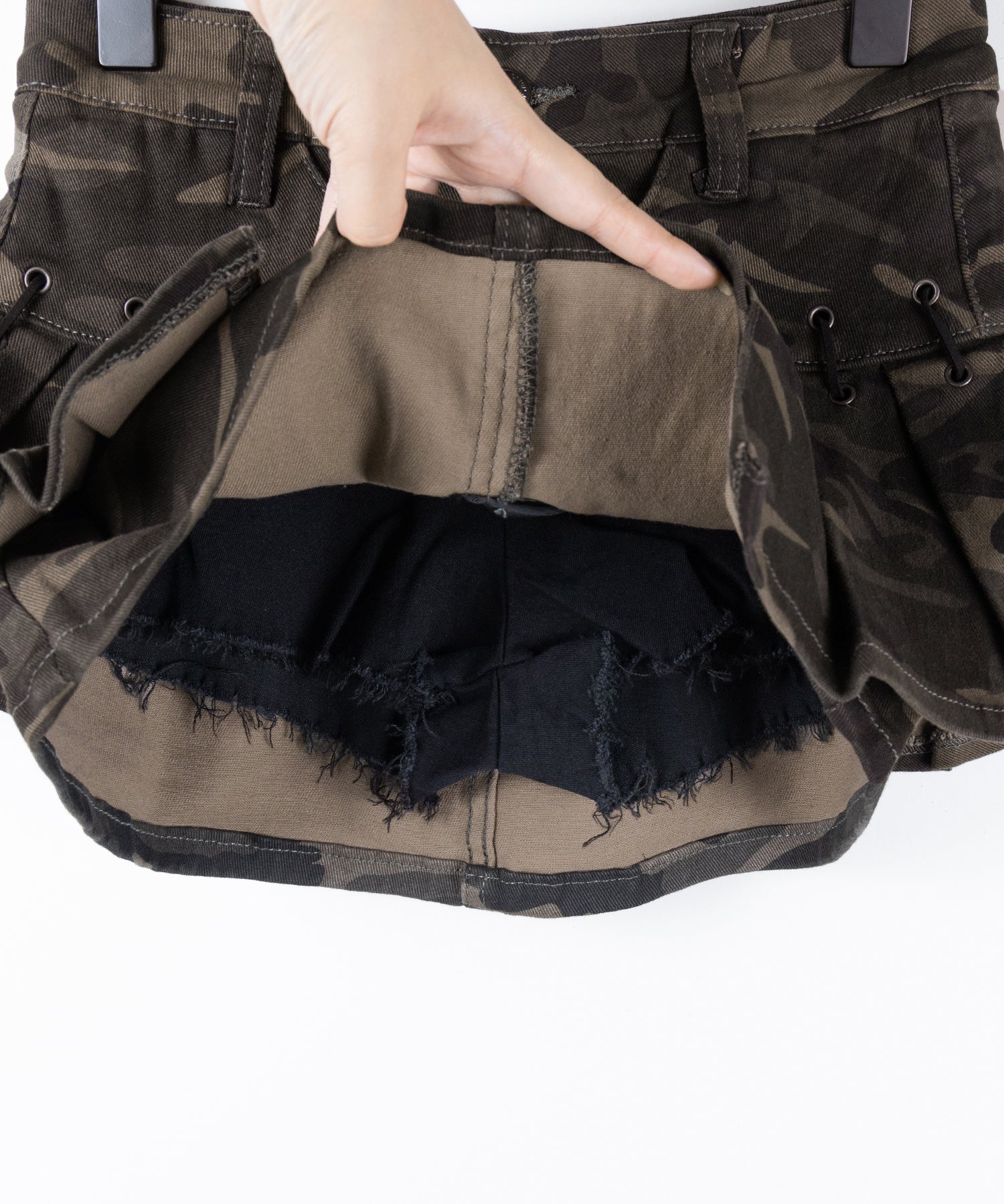 【 インパン裏地付 】カモフラベルテッドマイクロプリーツミニスカパン ／ camouflage belted micro pleats skirt pants