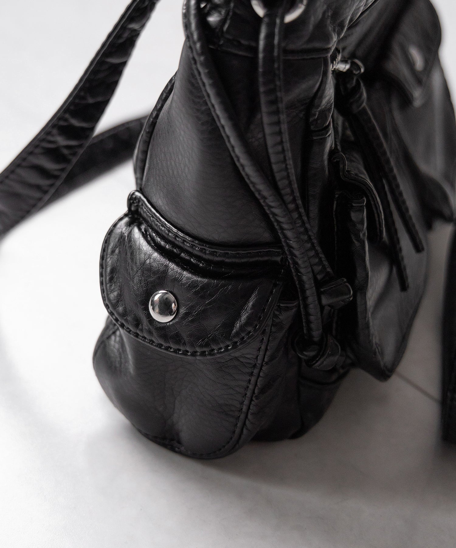 【 ３color 】アウトポケットジップアップエンボスヴィンテージハンドバッグ ／ out pocket zipup embossed vintage handbag