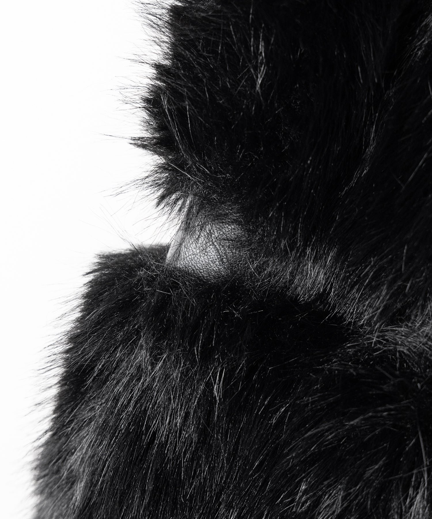 フェイクファーフーディショートコート ／ fake fur hoodie short coat