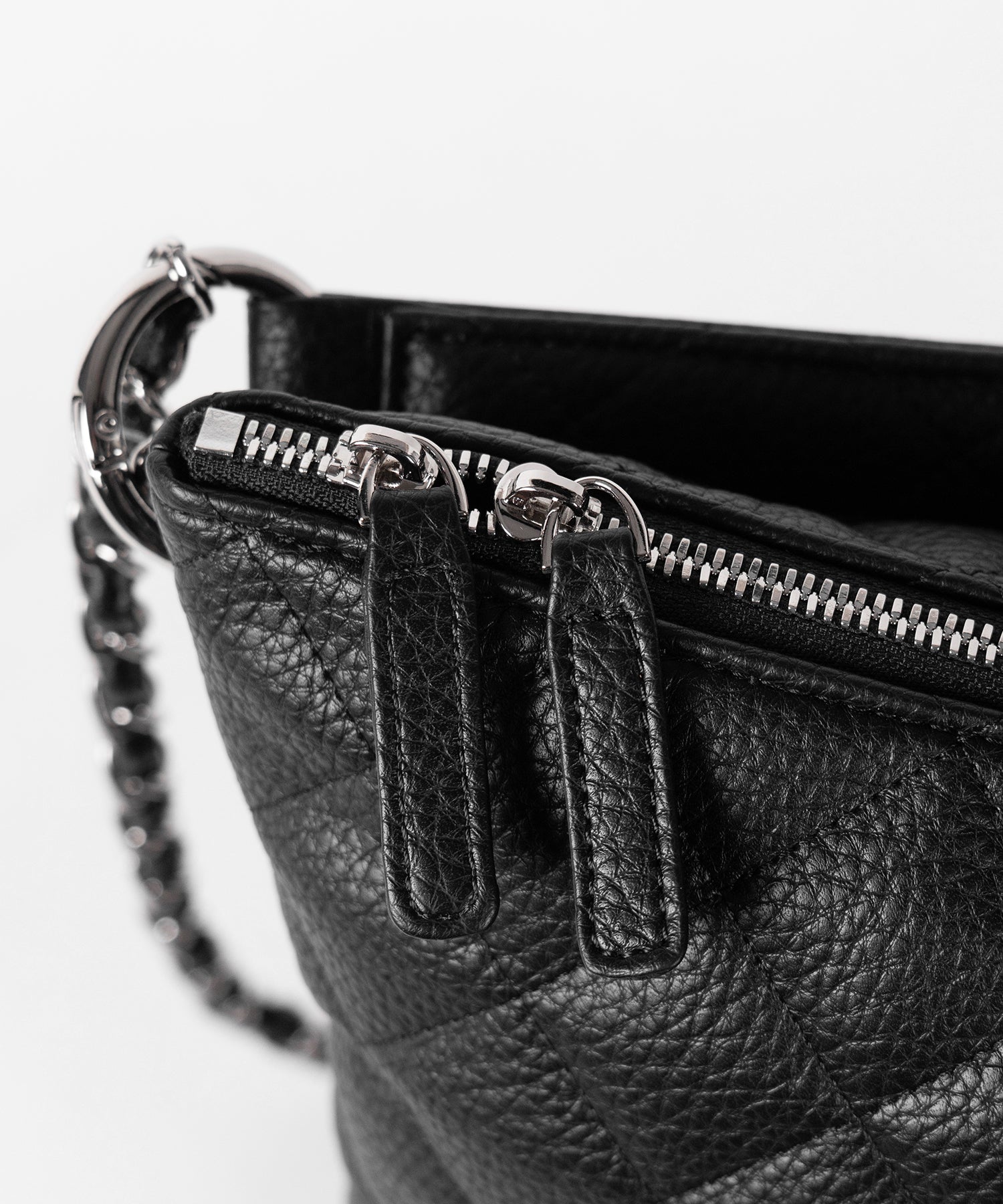 【 ショルダーストラップ付き２WAY 】キルティングスクエアトートショルダーバッグ / quilted square tote shoulder bag