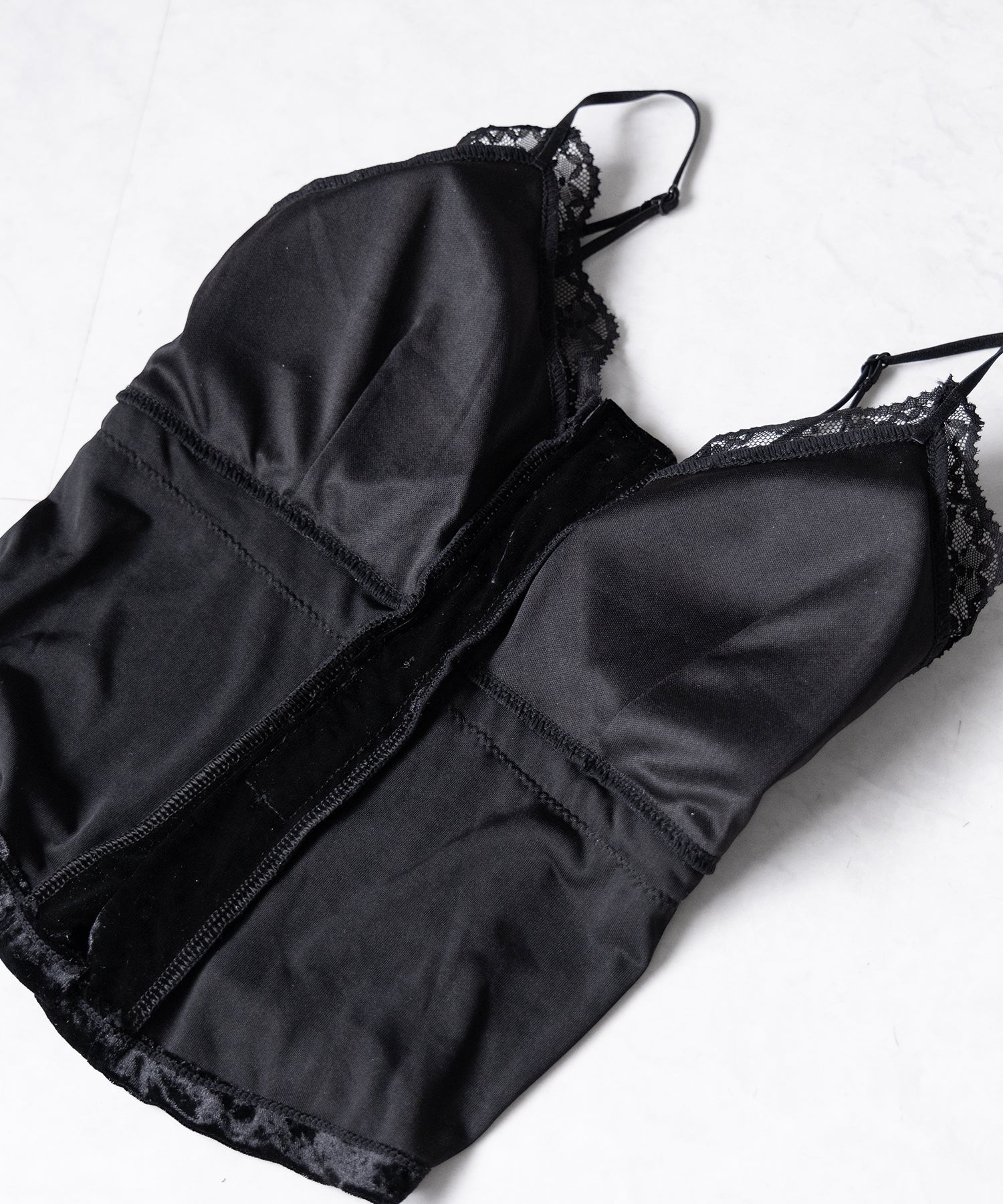 フロントボタンレースベロアショートキャミソール ／ front button lace velor short camisole