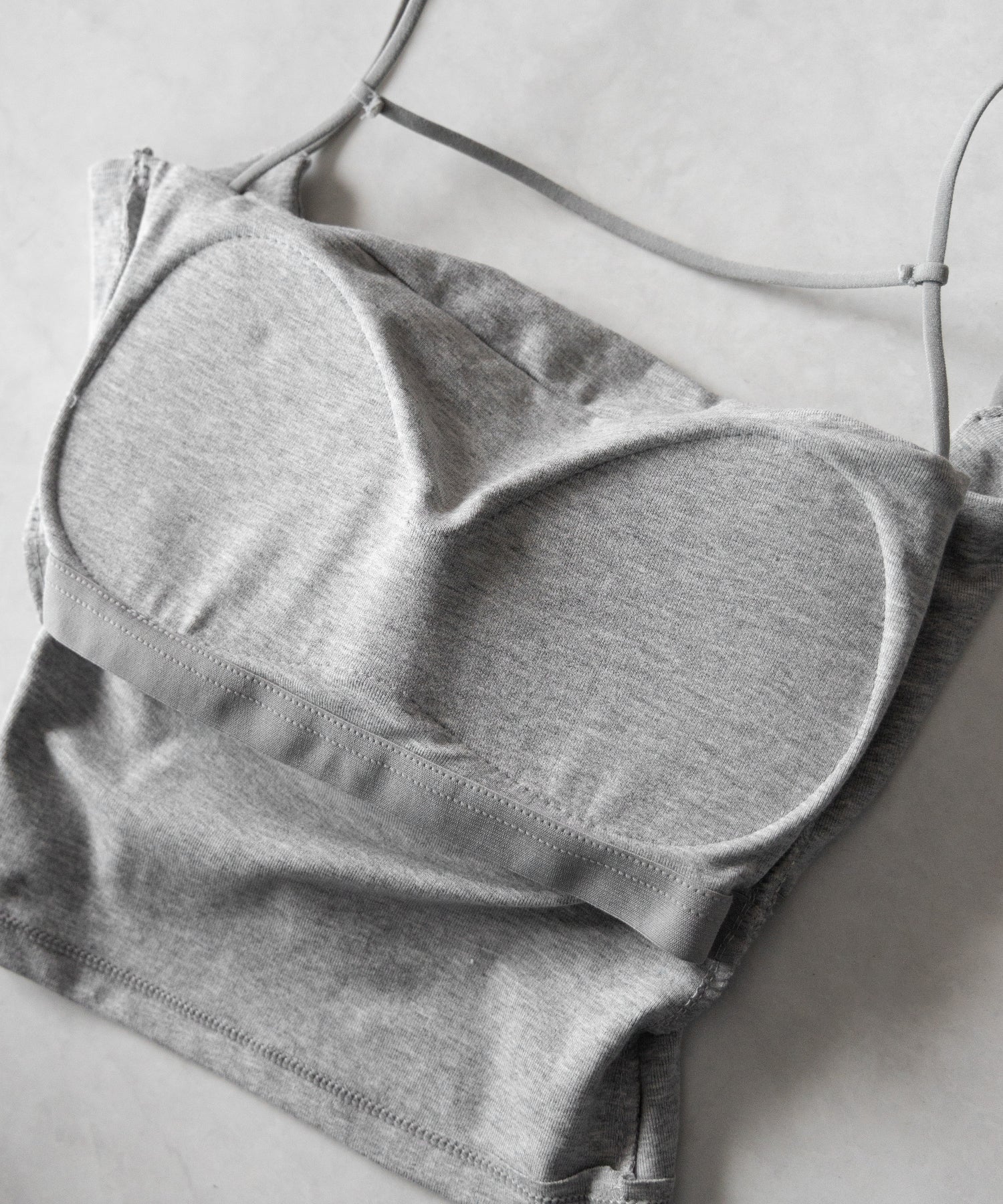 【 カップ付き／２WAY 】ラインストラップタックショートキャミソール ／ line strap tuck short camisole