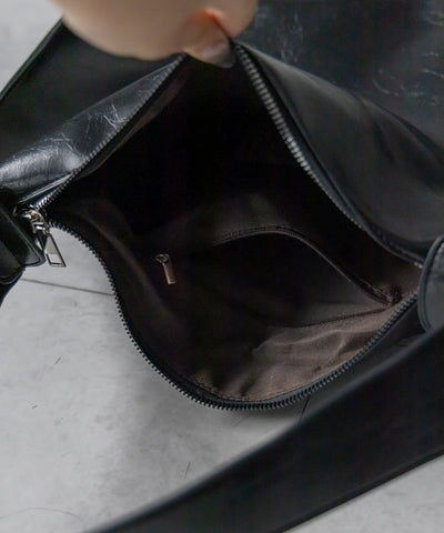 【 ２color 】ヴィンテージフェイクレザースクエアショルダーバッグ ／ vintage fake leather square shoulder bag
