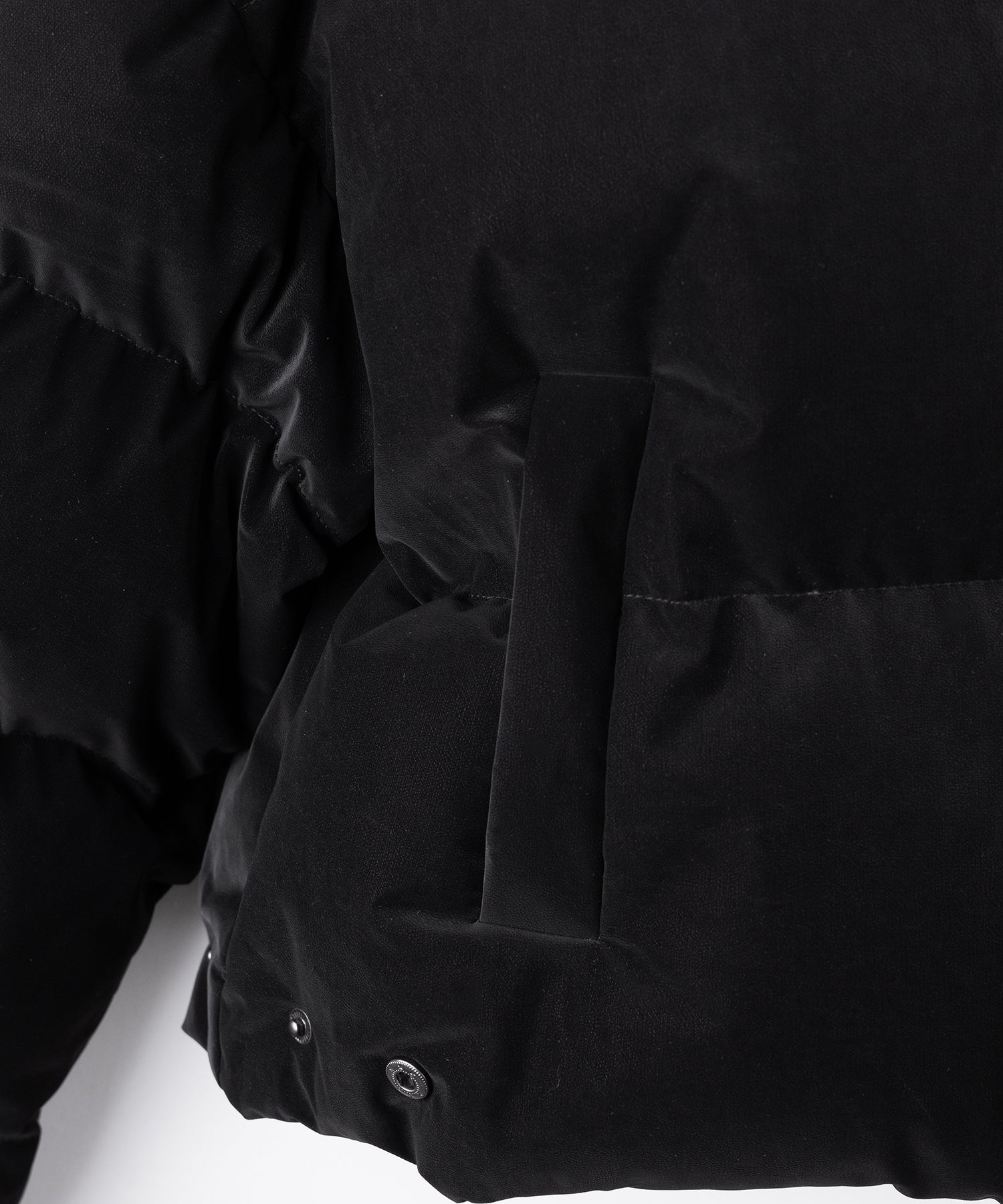 【 限定先行販売 】grunge logo embroidery short puff down jacket