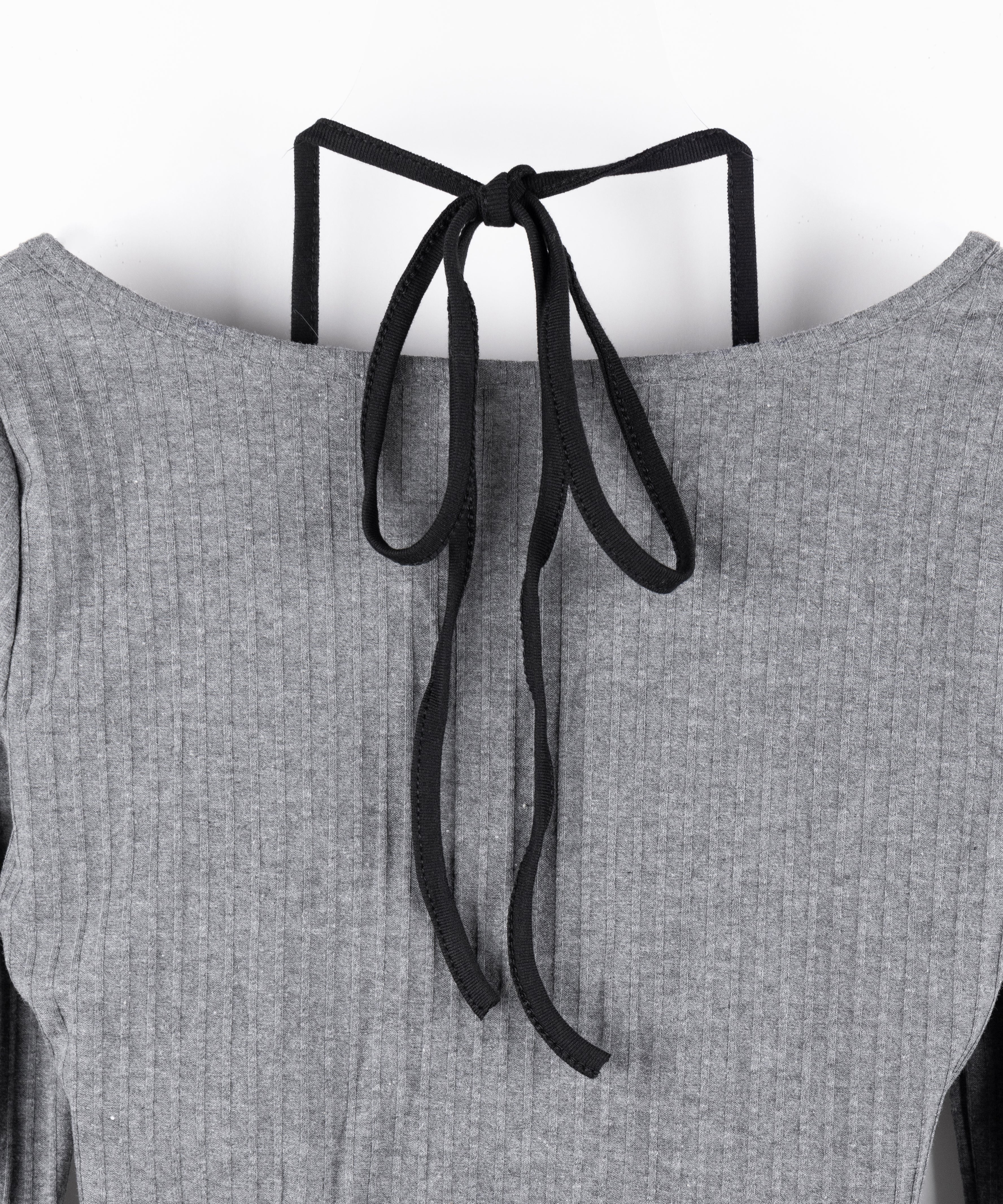 【 クロスネックにできる２WAY 】レースアップフェイクレイヤードロゴカットソートップス ／ laceup fake layered logo cutsew tops