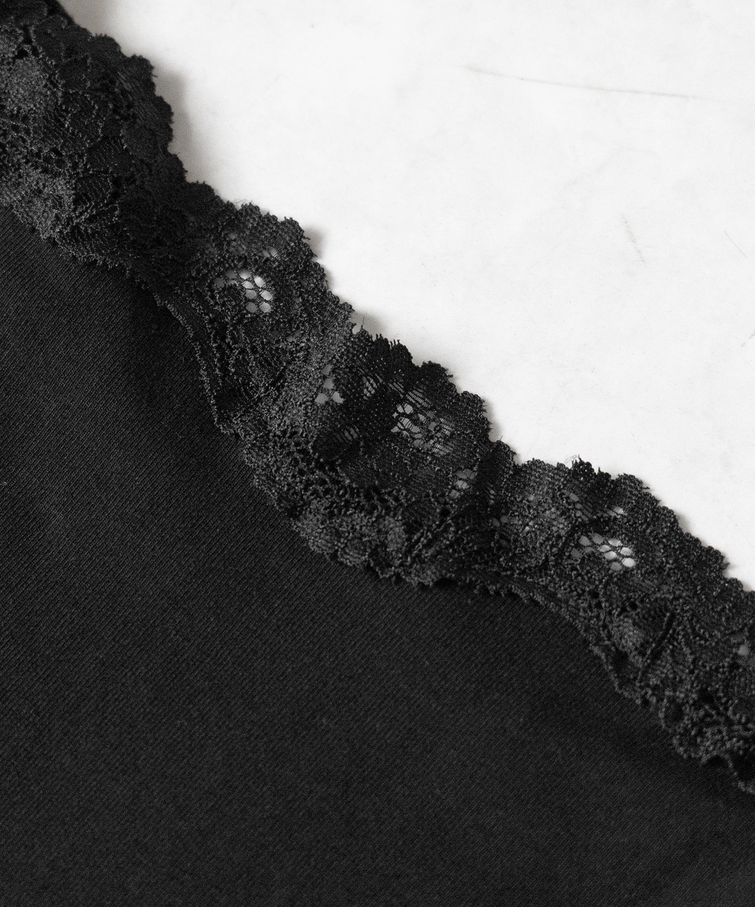 カットアウトレースポイントボディスーツキャミソール ／cutout lace point bodysuit camisole