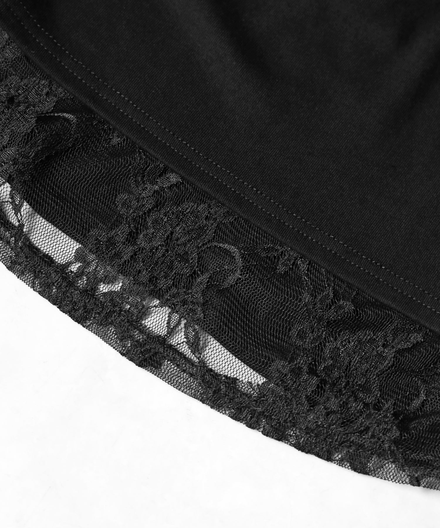【 人気アイテムの長袖verが新登場！ 】レースレイヤードヘンリーネックスクエア長袖Ｔシャツ ／ lace layered henley neck square long sleeve T-shirt