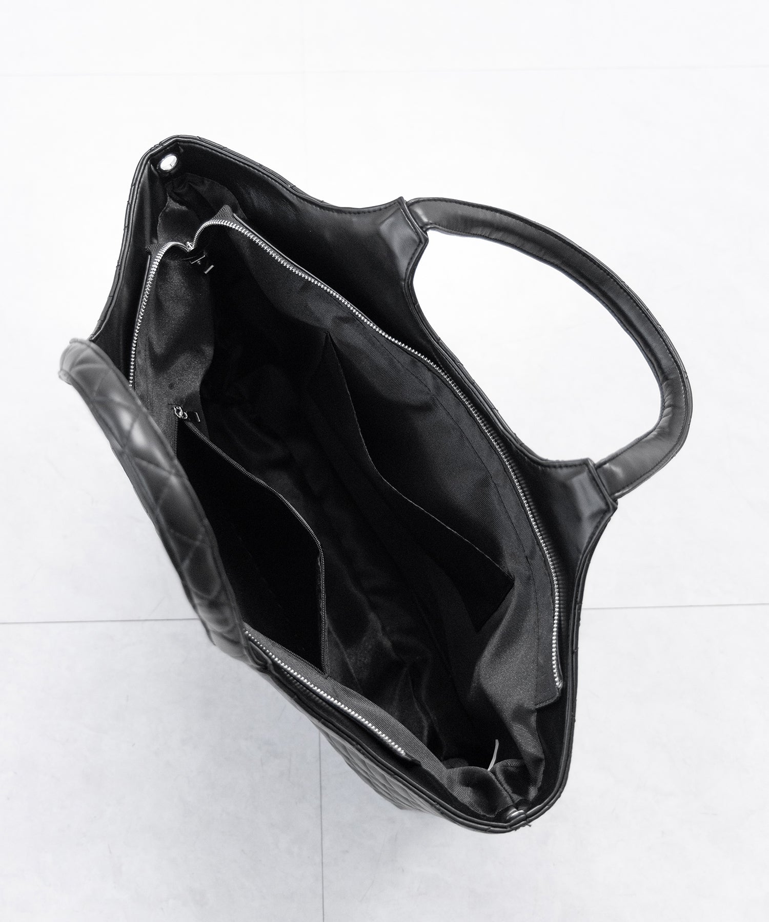 【 A4収納可 】フェイクレザーキルティングトートバッグ ／ fake leather quilted tote bag