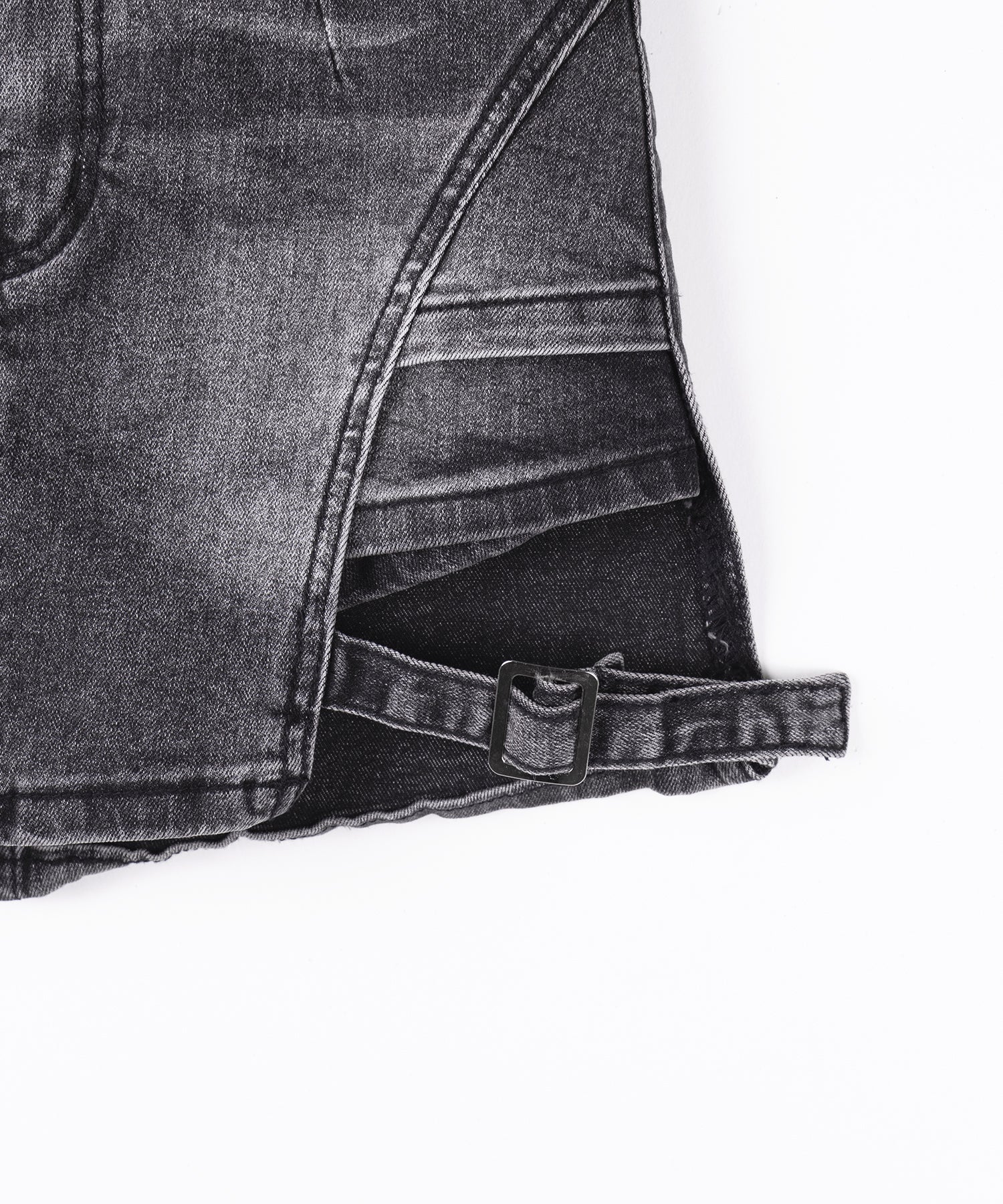 【 インパン裏地付 】カットアウトベルトストラップデニムミニスカパン ／ cutout belt strap denim mini skirt pants