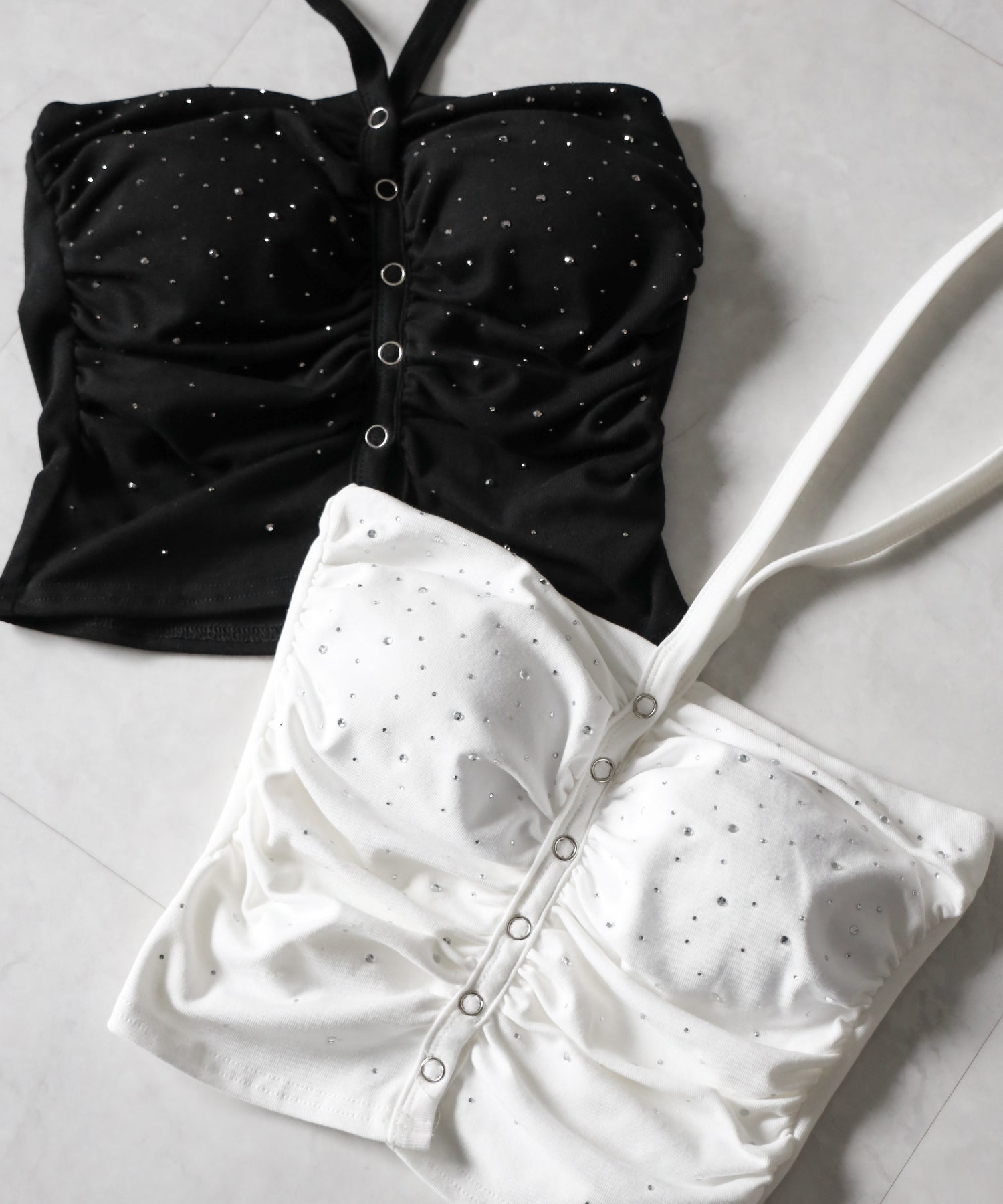 ラインストーンホルターネックスナップギャザーベアトップ ／ Rhinestone halter neck snap gathered bare top