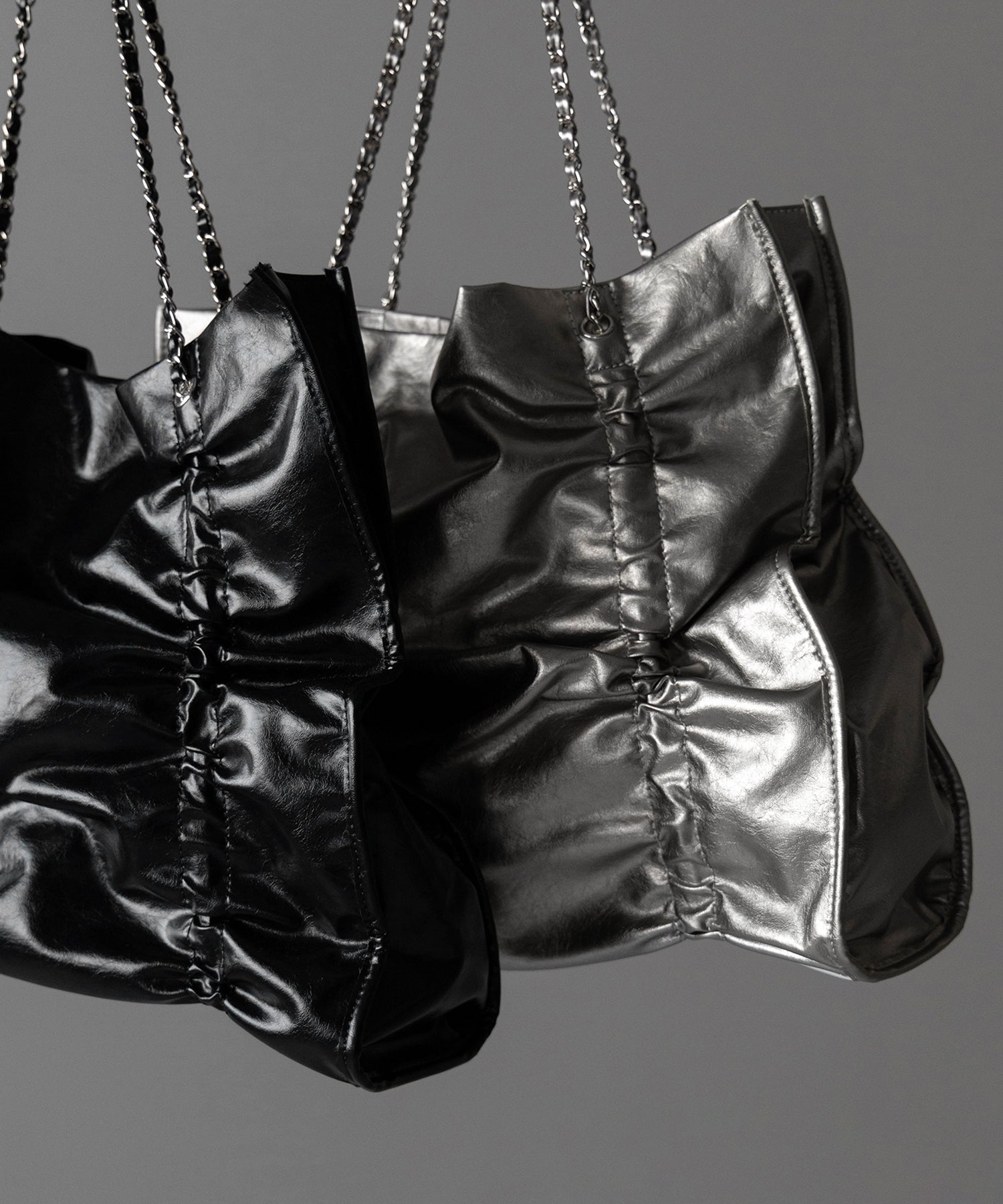 【 ３color ／ A4収納可 】ダブルシャーリングフェイクレザースクエアチェーンバッグ ／ double shirring fake leather square chain bag