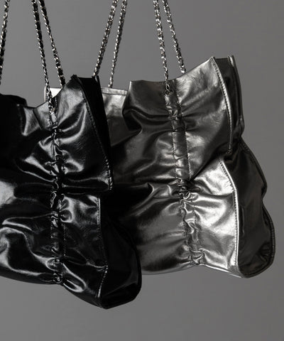 【 ３color ／ A4収納可 】ダブルシャーリングフェイクレザースクエアチェーンバッグ ／ double shirring fake leather square chain bag