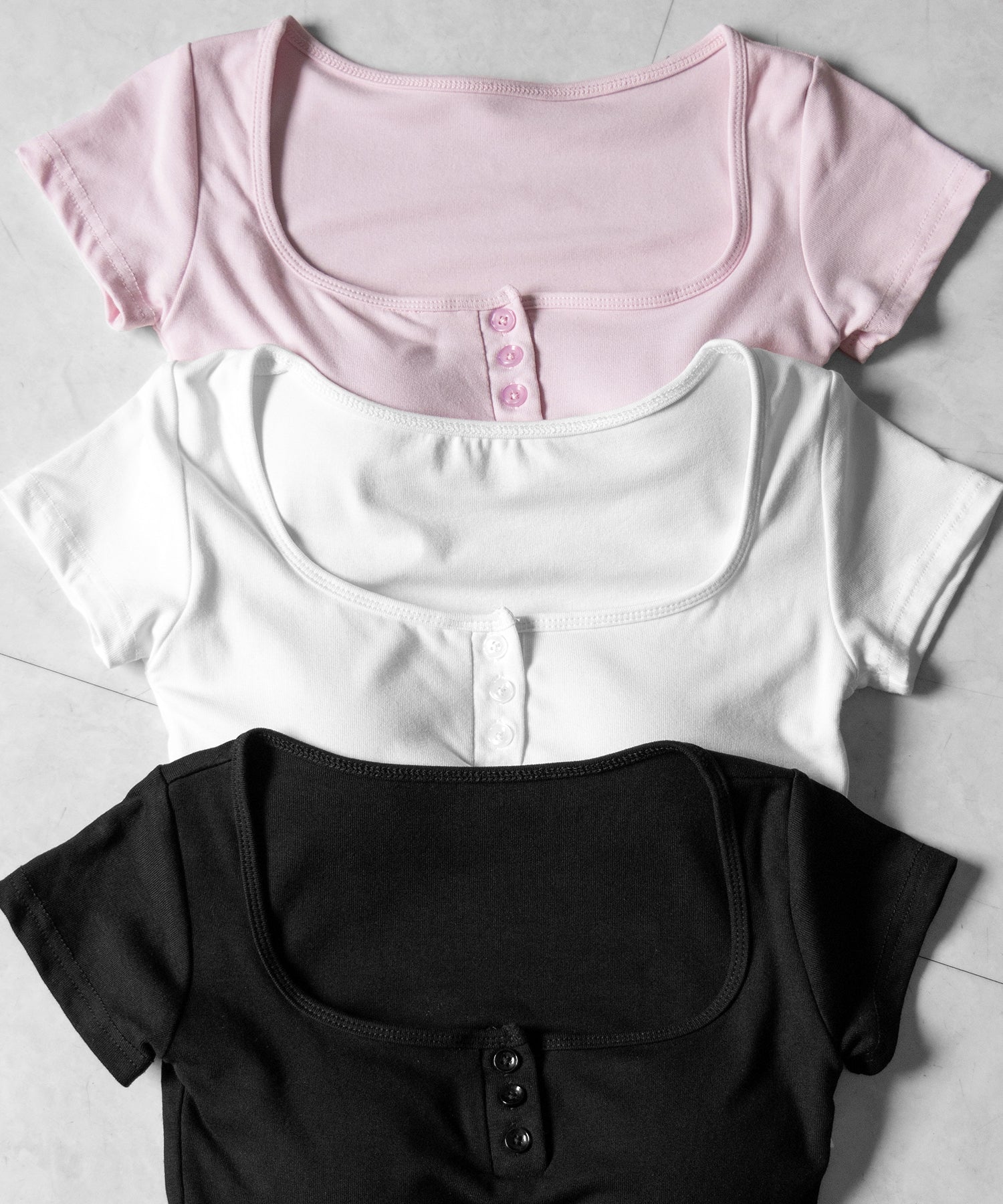 ヘンリーネックスクエアショートＴシャツ ／Henley neck square T-shirts