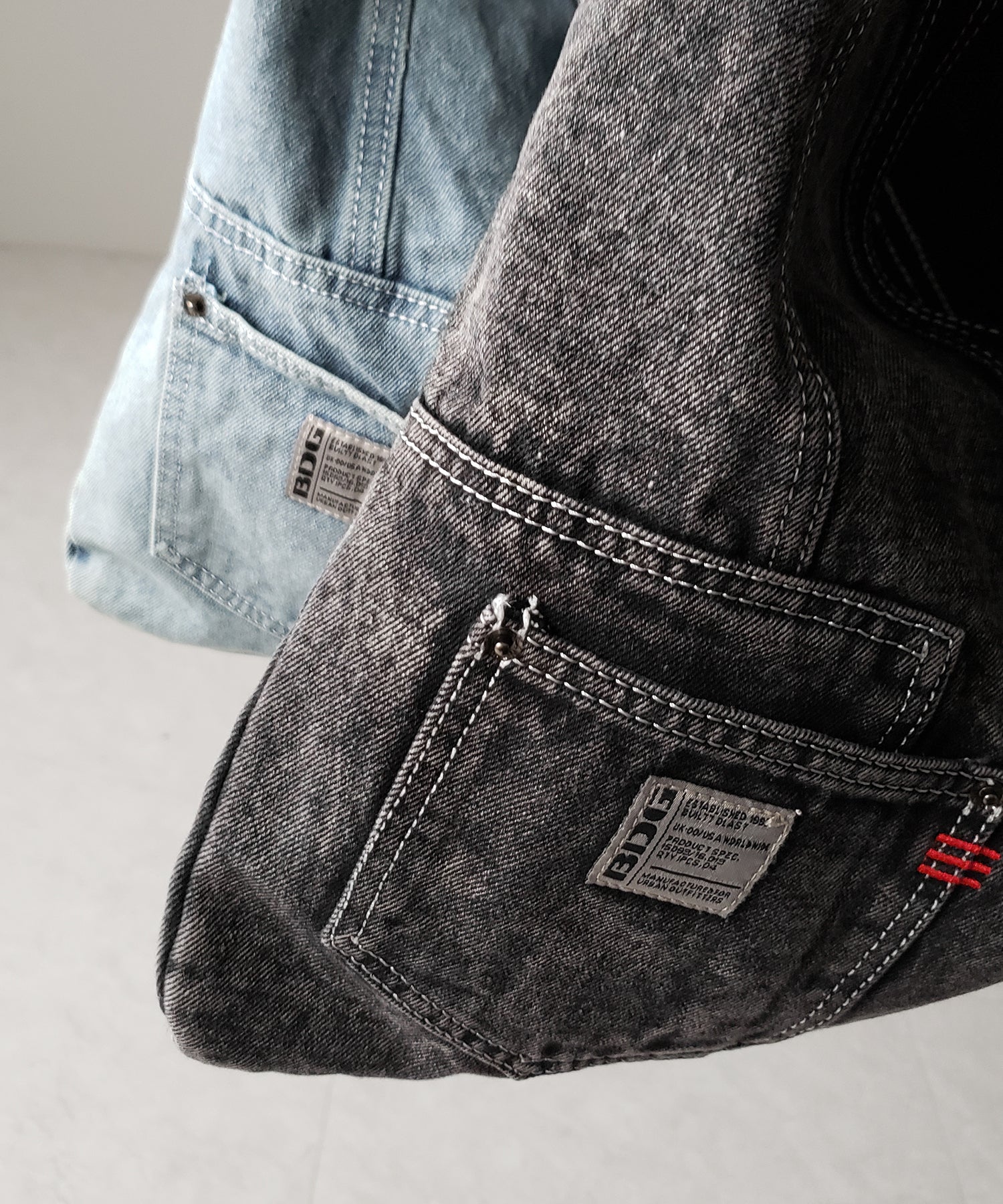 【 ２color 】リメイクウォッシュトライアングルデニムショルダーバッグ ／ remade wash triangle denim shoulder bag