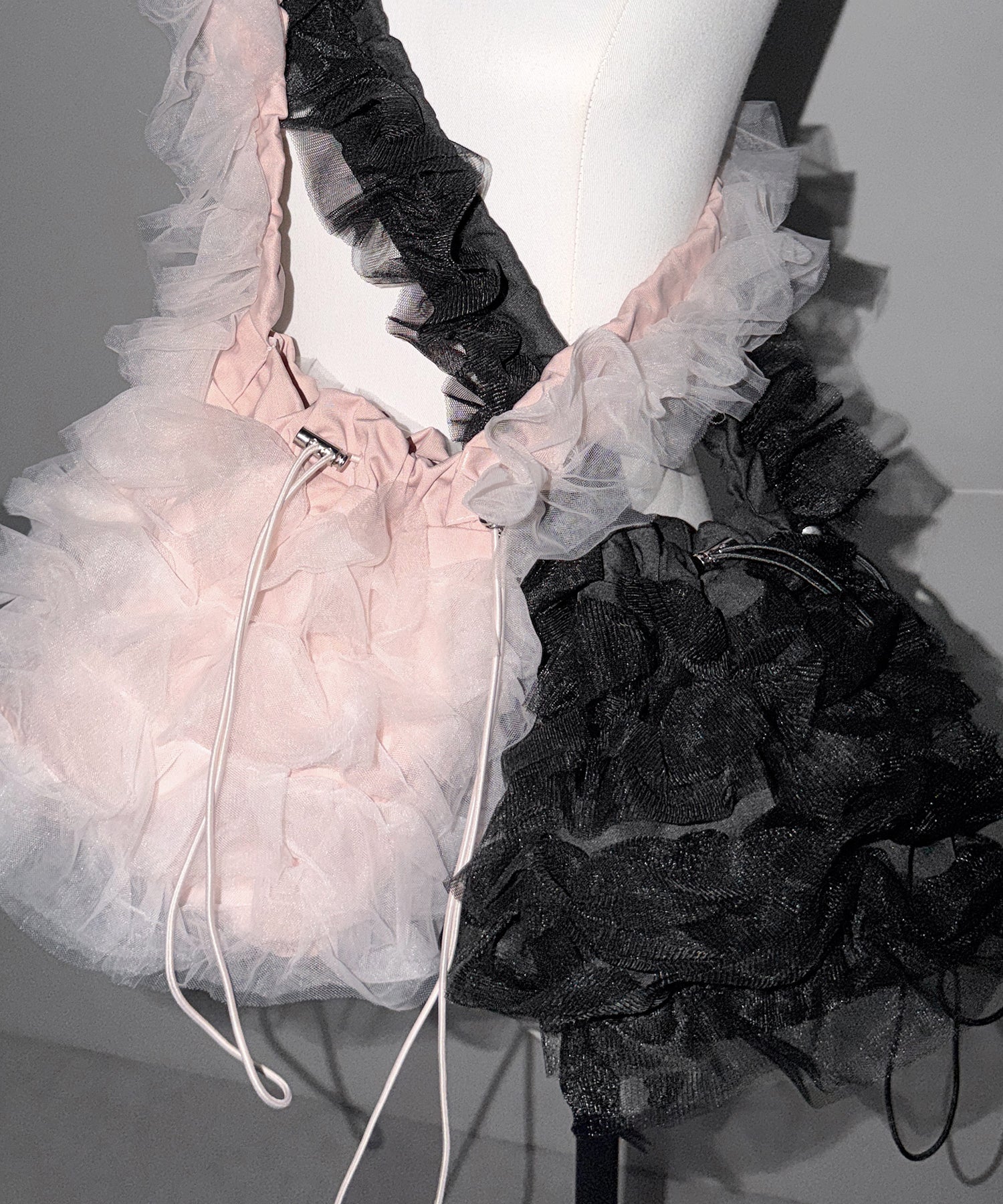 チュールフリル巾着ミニショルダーバッグ／ tulle frill drawstring