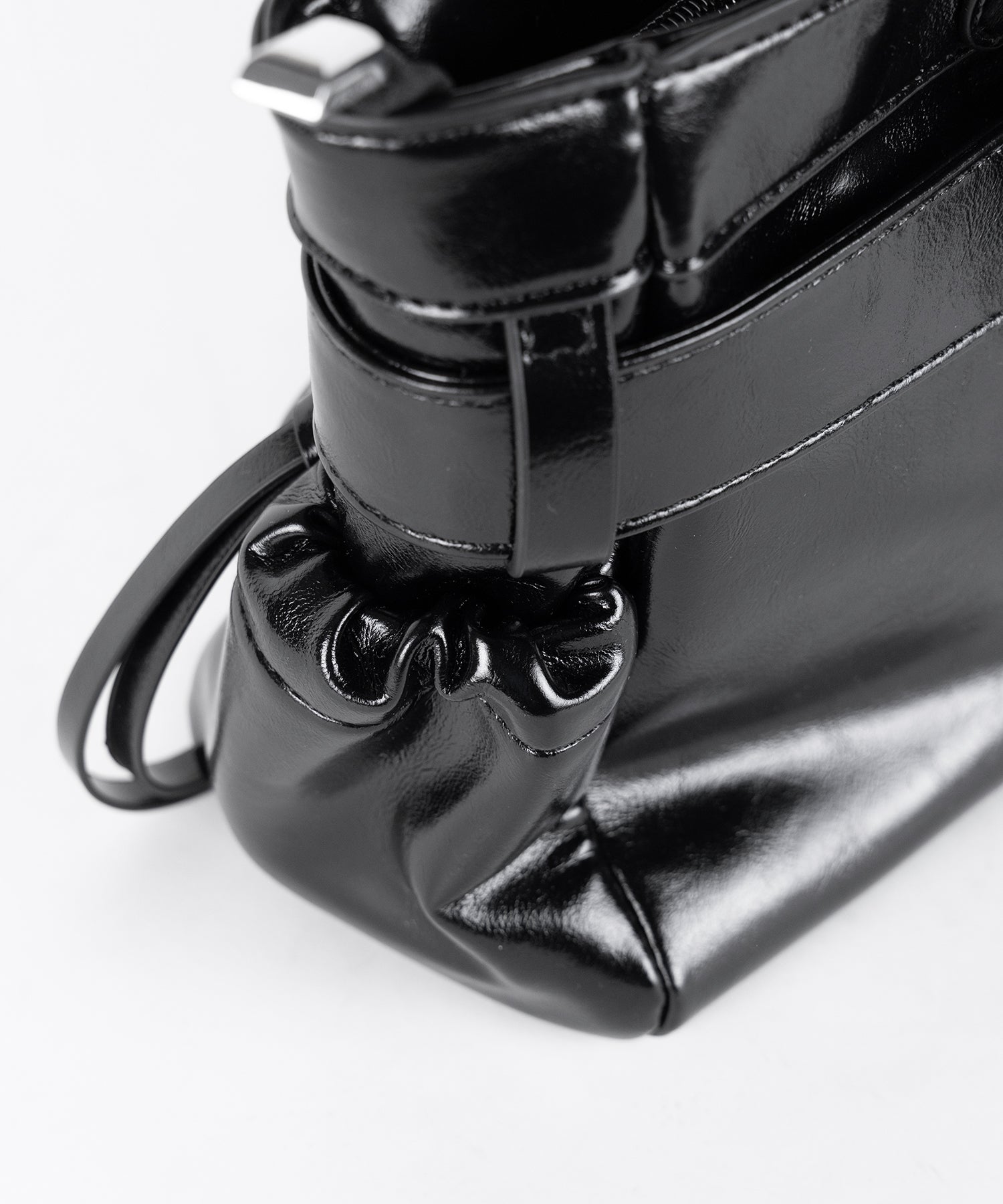 【ショルダーにできる2WAY】 ベルテッドダブルジップポケットショルダーバッグ／ belted double zip pocket shoulder bag