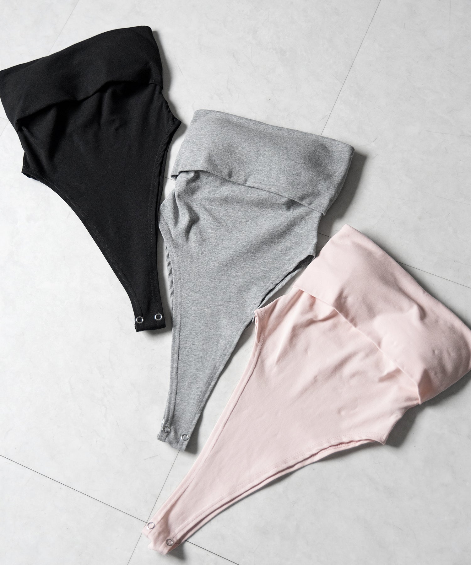 ボディスーツカットアウトベアトップ ／bodysuits cutout bare tops