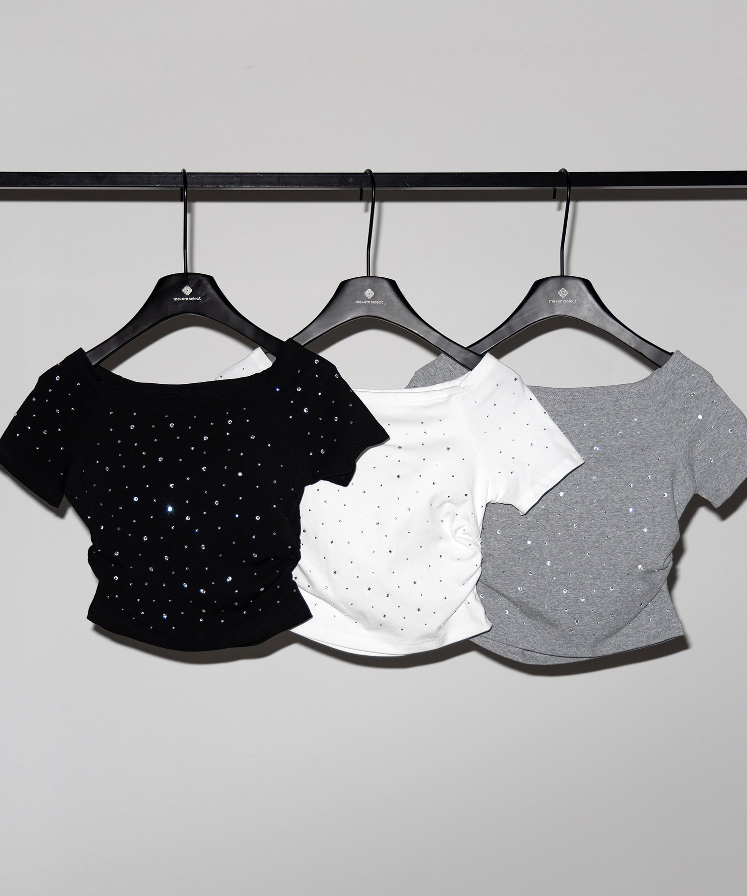 ラインストーンオフショルスリムTシャツ ／ Rhine stone off shoulder slim T-shirts