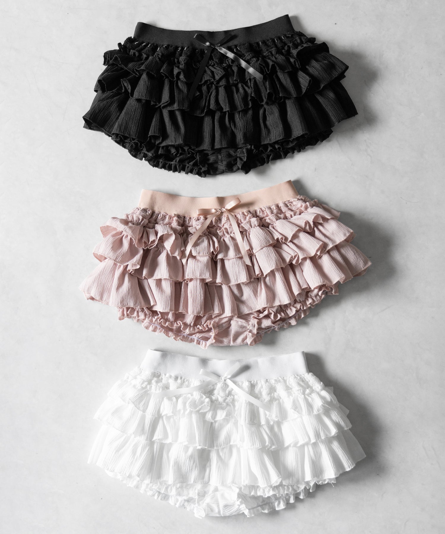 リボンフリルミニショートパンツ ／ ribbon frill mini short pants