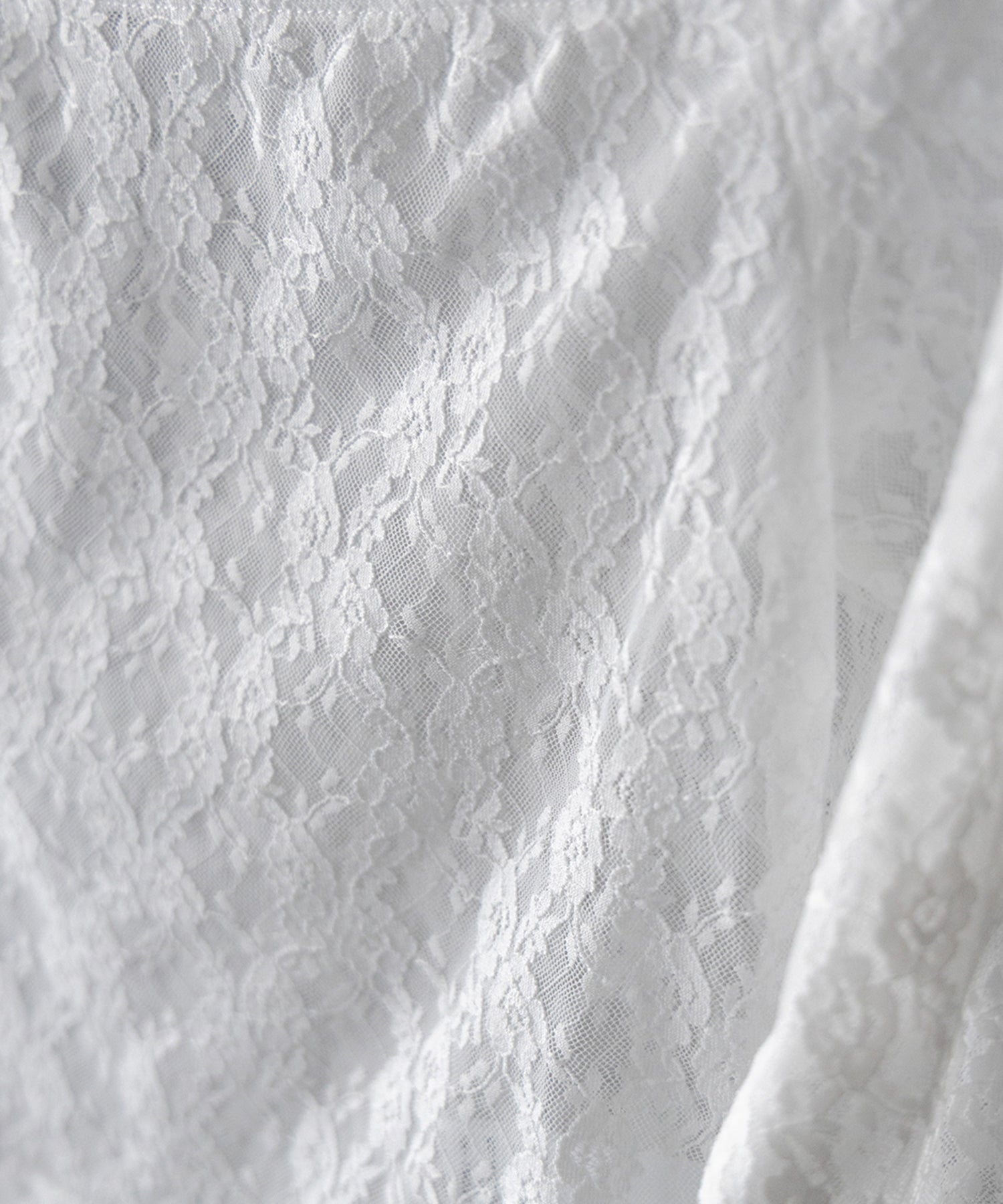 【 ２color 】オフショルショートレーストップス ／ off-shoulder short lace tops