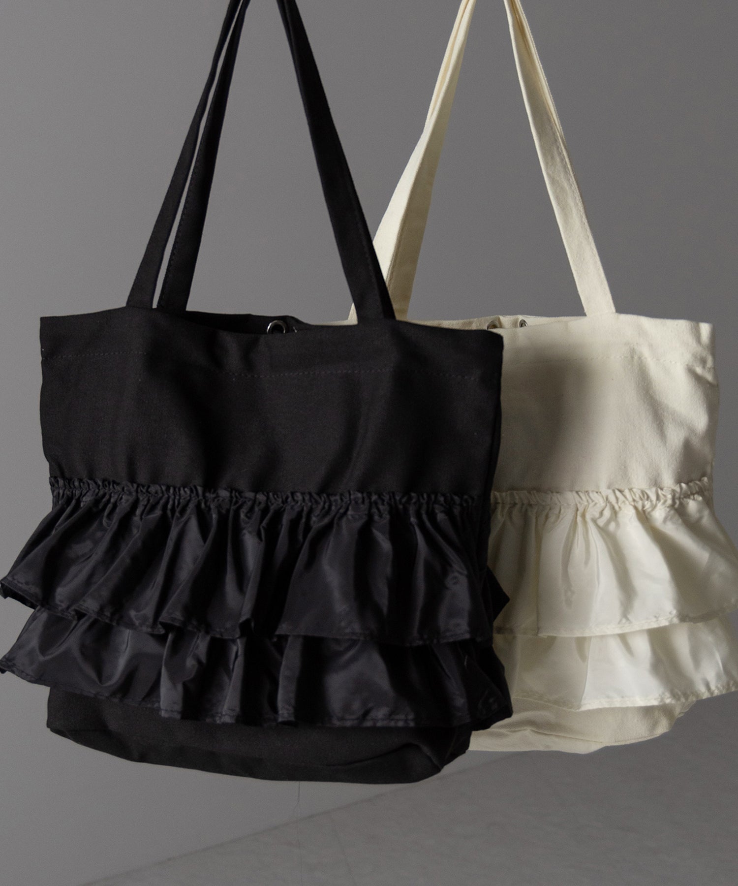 【 ２color 】ティアードフリルBIGキャンバストートバッグ ／ tiered frill big canvas tote bag