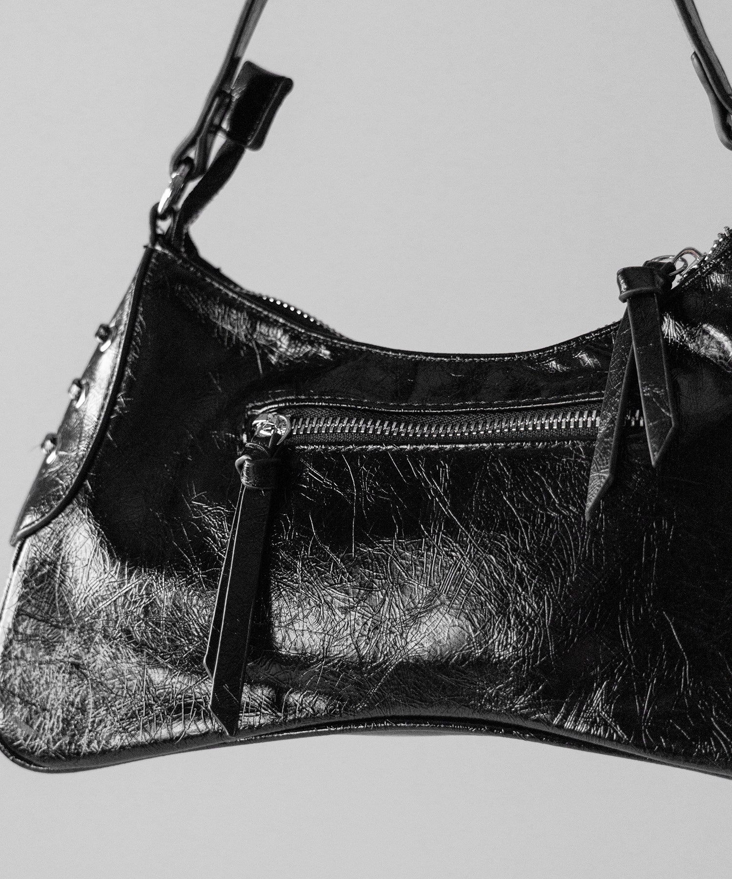 【 ショルダーストラップ付 】ピアッシングレースアップショルダーバッグ ／ piercing lace-up vintage shoulder bag