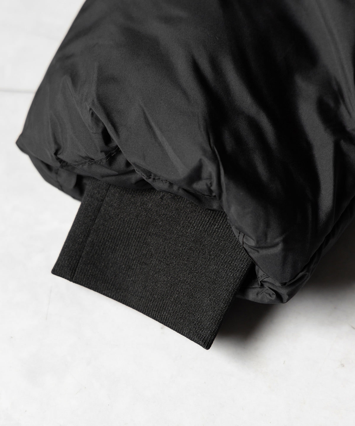 スタンドネックボリュームフーディ中綿パフジャケット ／ Stand-neck volume hooded fake down puff jacket