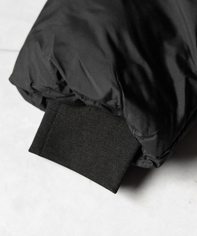 スタンドネックボリュームフーディ中綿パフジャケット ／ Stand-neck volume hooded fake down puff jacket