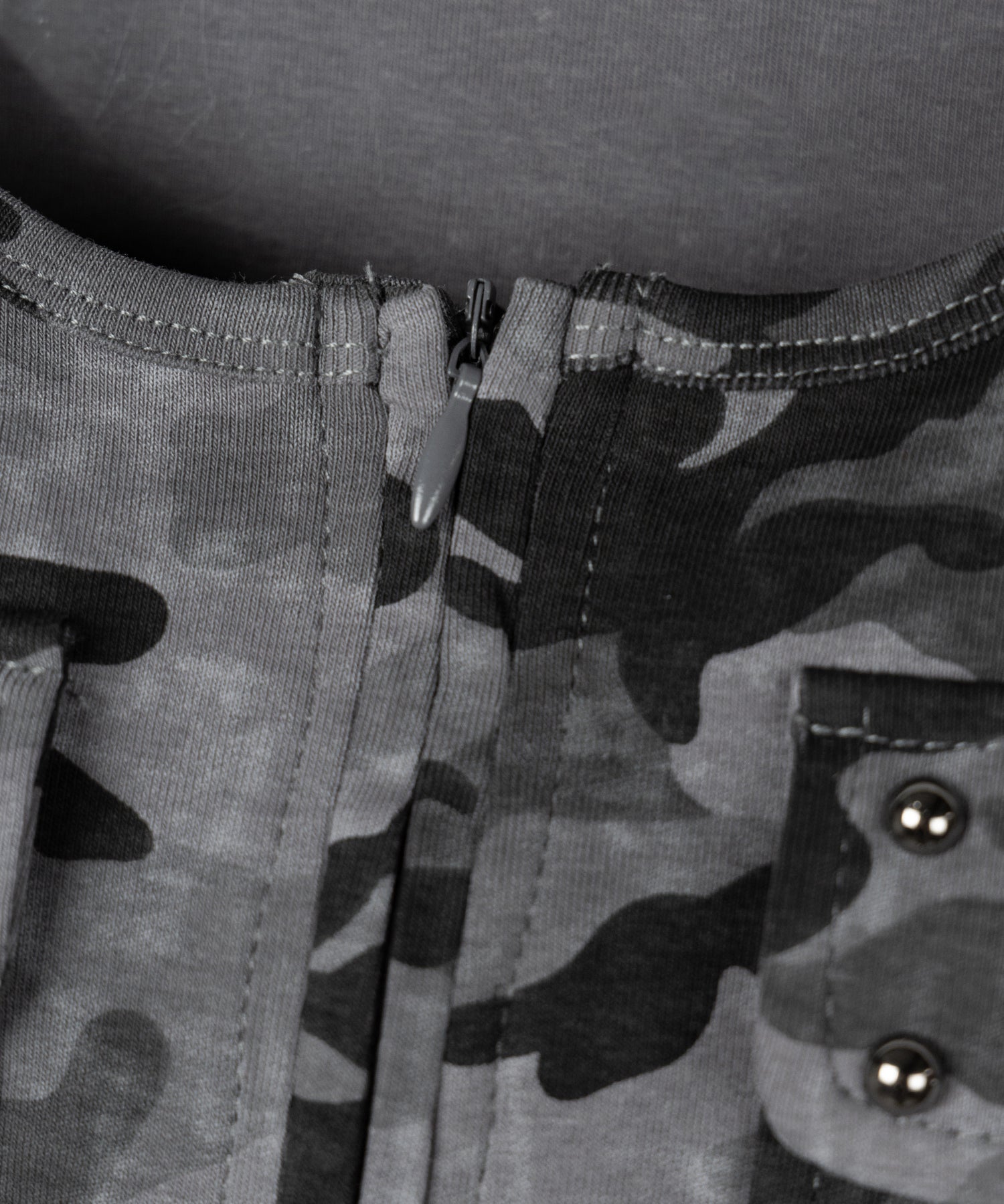 ヴィンテージカモフラアウトポケットジップ半袖Tシャツ ／ vintage camouflage out pocket zip short sleeve T-shirt