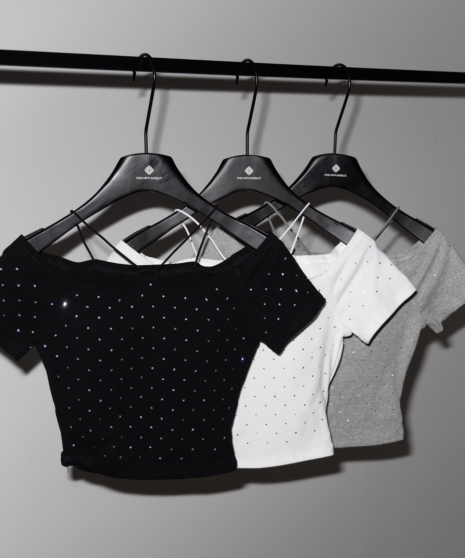 ラインストーンクロスネックショートTシャツ ／ Rhine stone cross neck short T-shirts