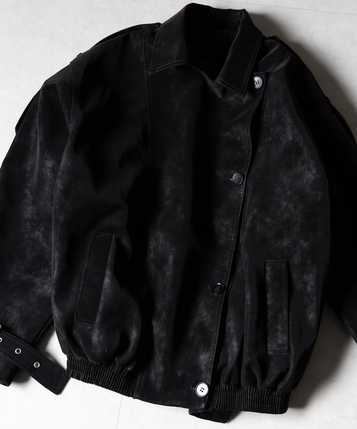 ヴィンテージフェイクレザーベルテッドジップアップオーバーブルゾン ／ Vintage fake leather belted zipup over blouson