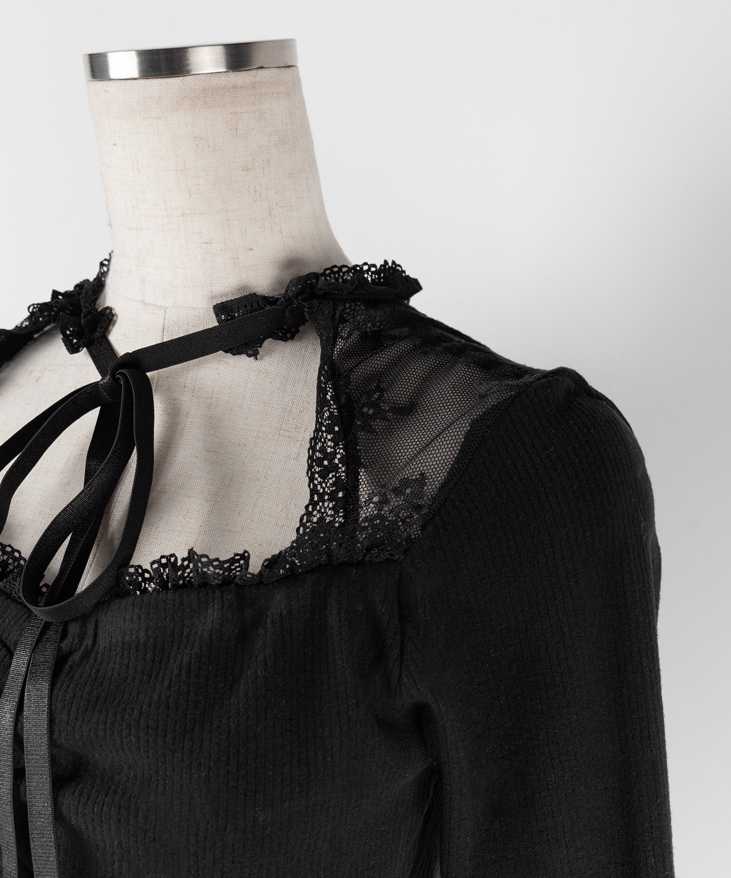 【 ２color 】チョーカーネックリボンレーシーカットソートップス ／ choker neck ribbon lacy cutsaw tops