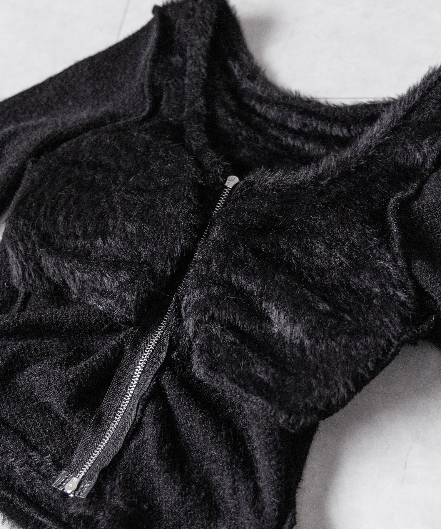 フロントジップショートシャギートップス／ front zip short shaggy tops