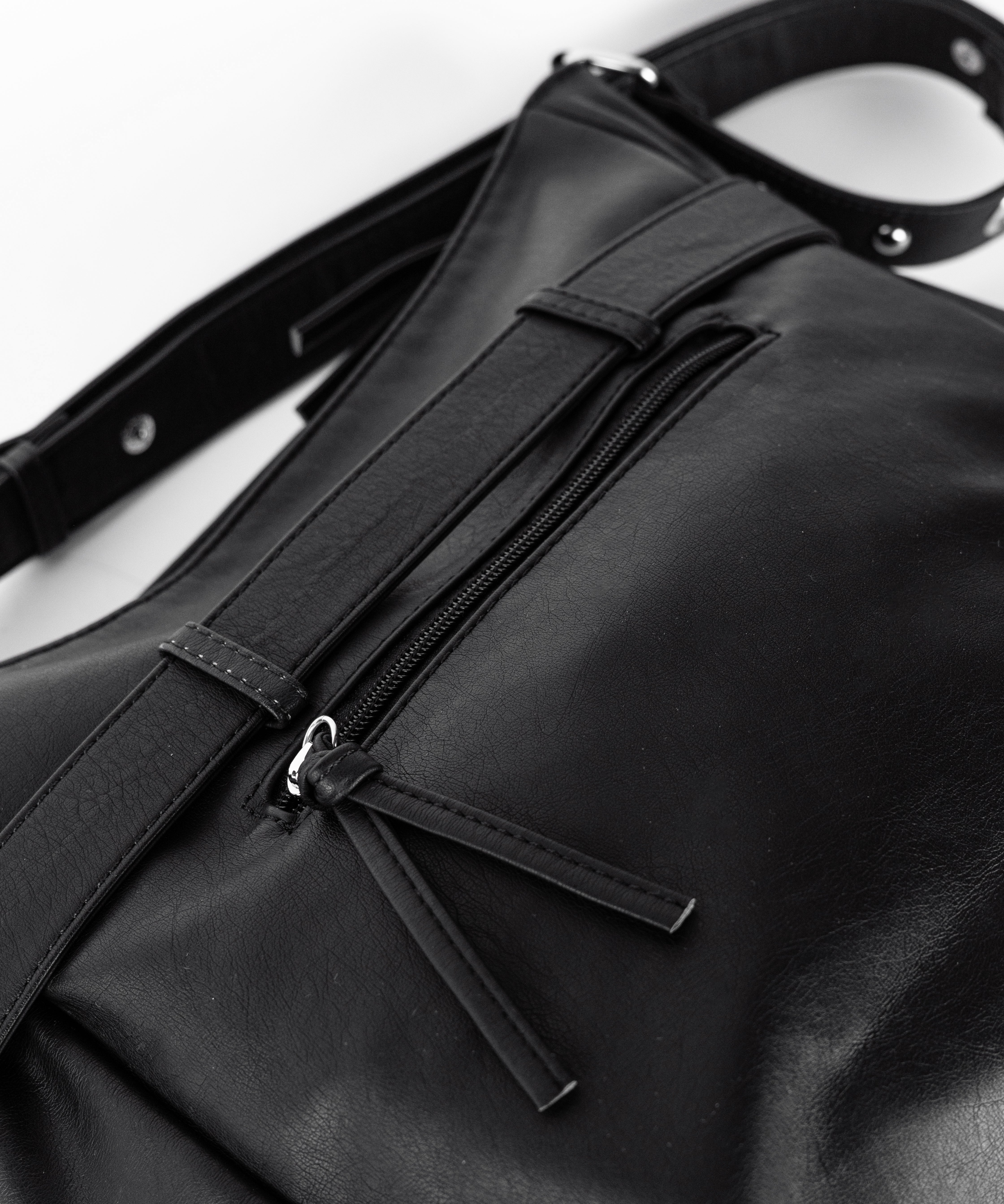 【 A4収納可 】ミニポーチ付きスタッズベルトヴィンテージフェイクレザーショルダーバッグ ／ mini poach SET studs belt vintage fake leather shoulder bag