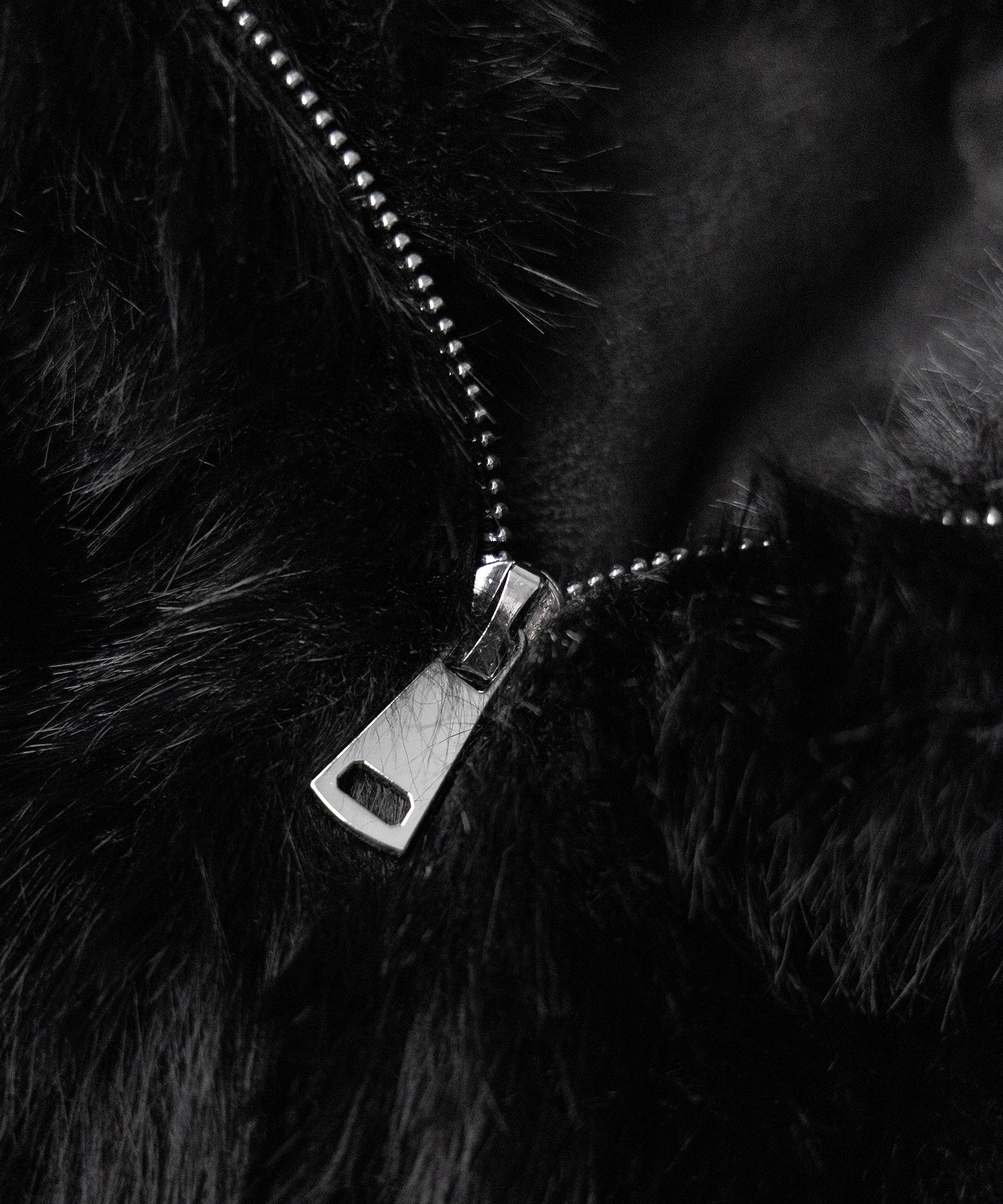 ジップアップスタンドカラーショートフェイクファーコート ／ zip up stand-collar short fake fur coat