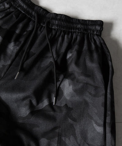 ロゴガーターカモフラタックワイドパンツ ／ logo garter camouflage tuck wide pants