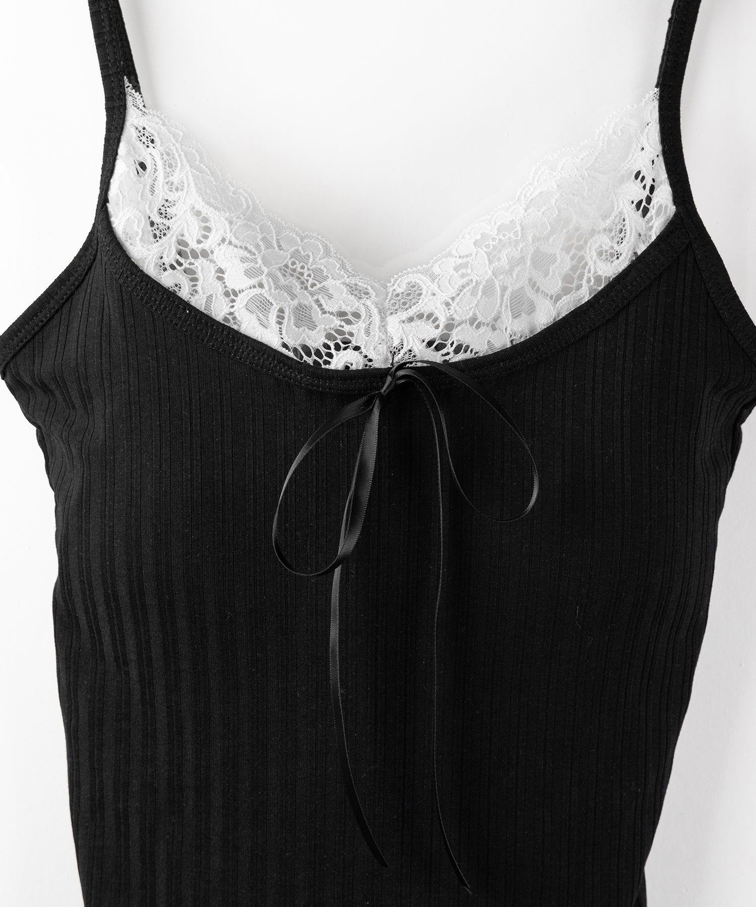 【 ３color ／ カップ付き 】フロントリボンレースドッキングキャミソール ／front ribbon lace docking camisole