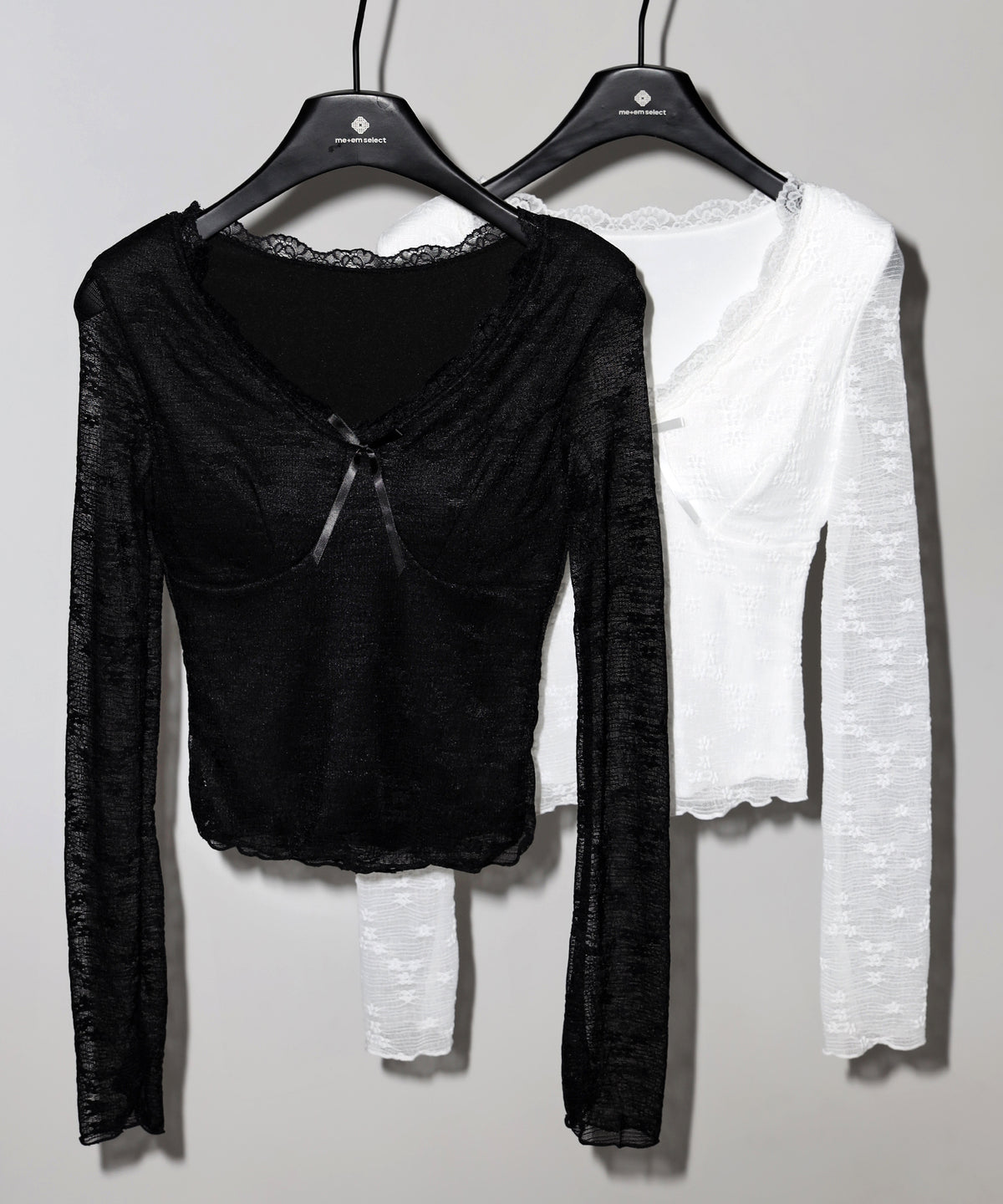 フロントリボンVネックレイヤードレーストップス ／ front ribbon v-neck layered lace tops